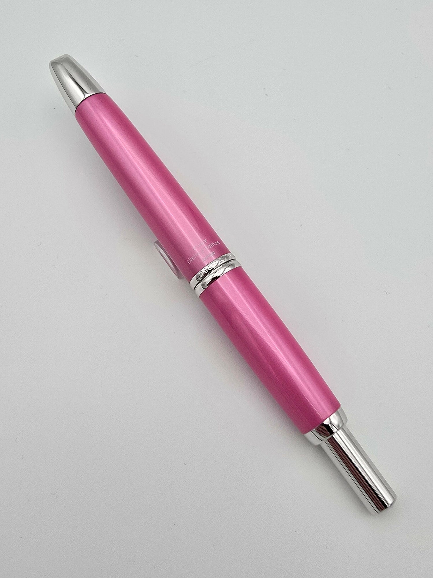 Pilot Vanishing Point 2011 Pink LE 1895/2011 - 18k Extra Fine Nib