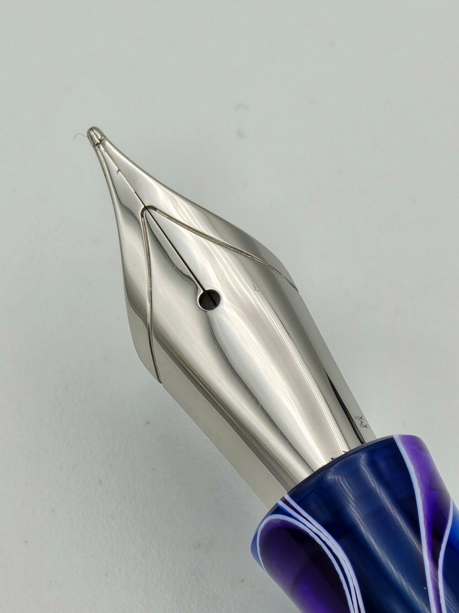 Edison Premier Delphinium - Medium Steel Nib