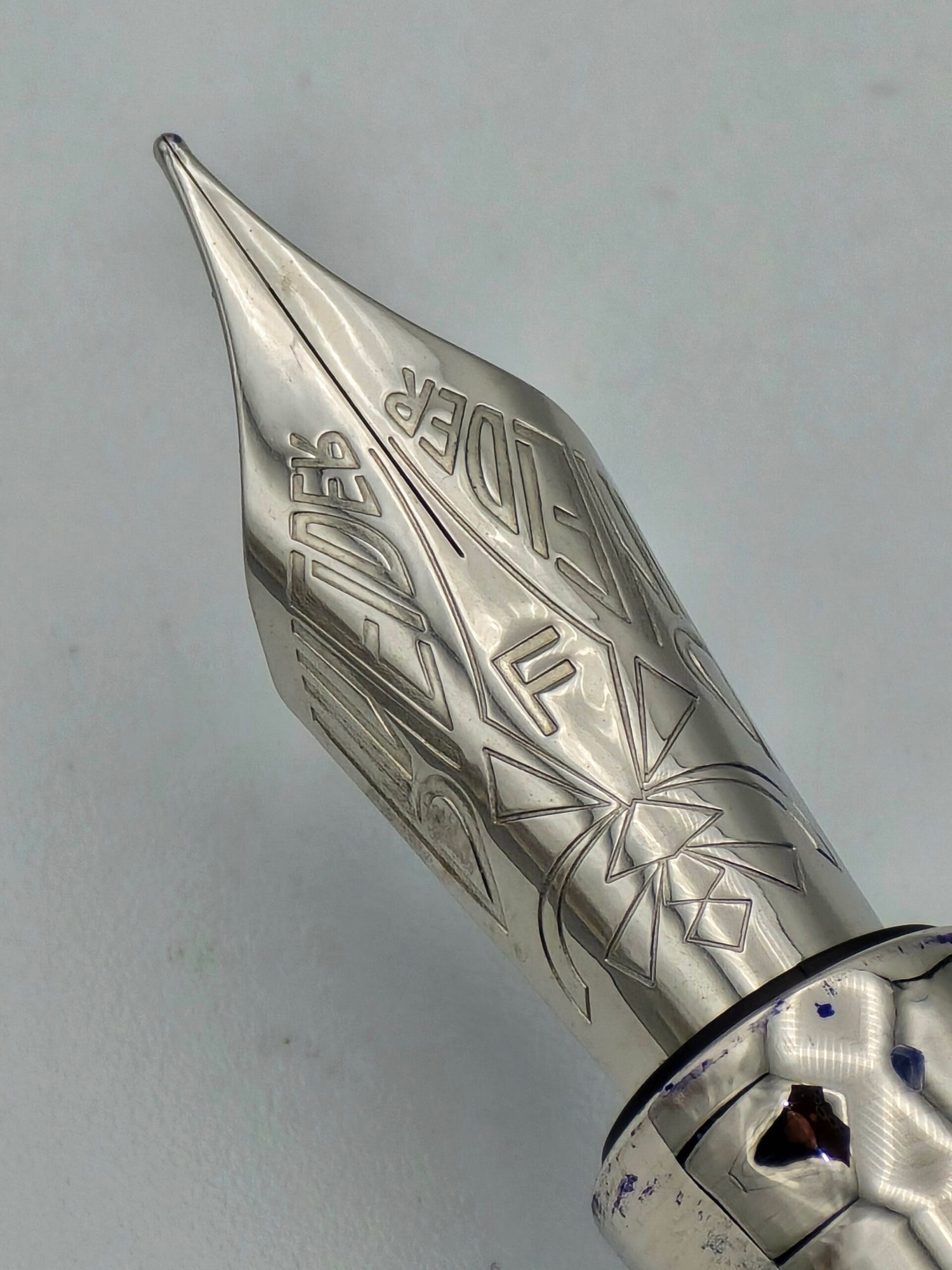 Pineider Avatar UR Neptune Blue - Fine Steel Nib