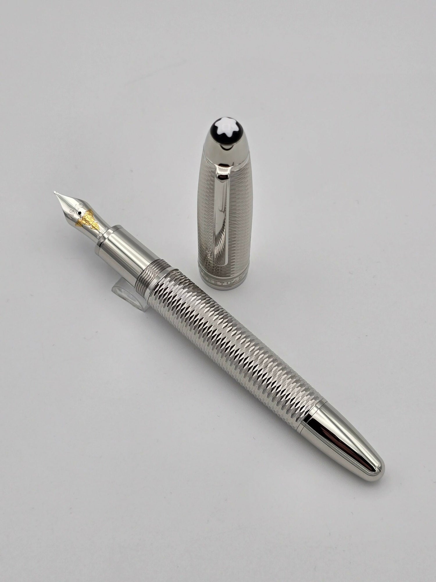 Montblanc Geometry Platinum Solitaire - 18k Fine Nib