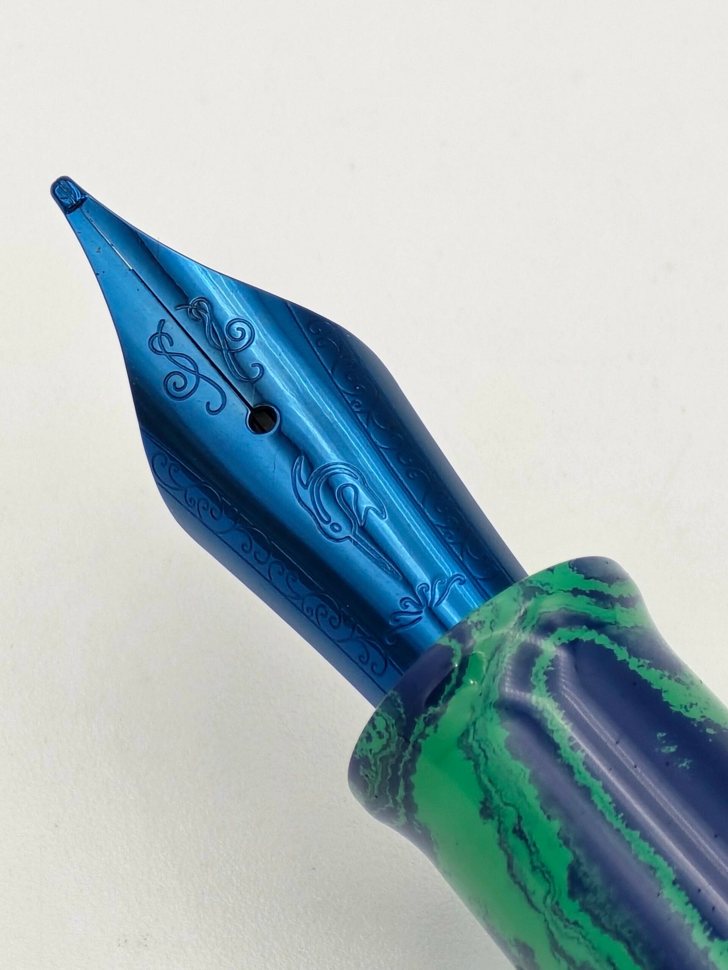 Nahvalur Nautilus Mariana Trench LE 157/300 - Double Broad Steel Nib