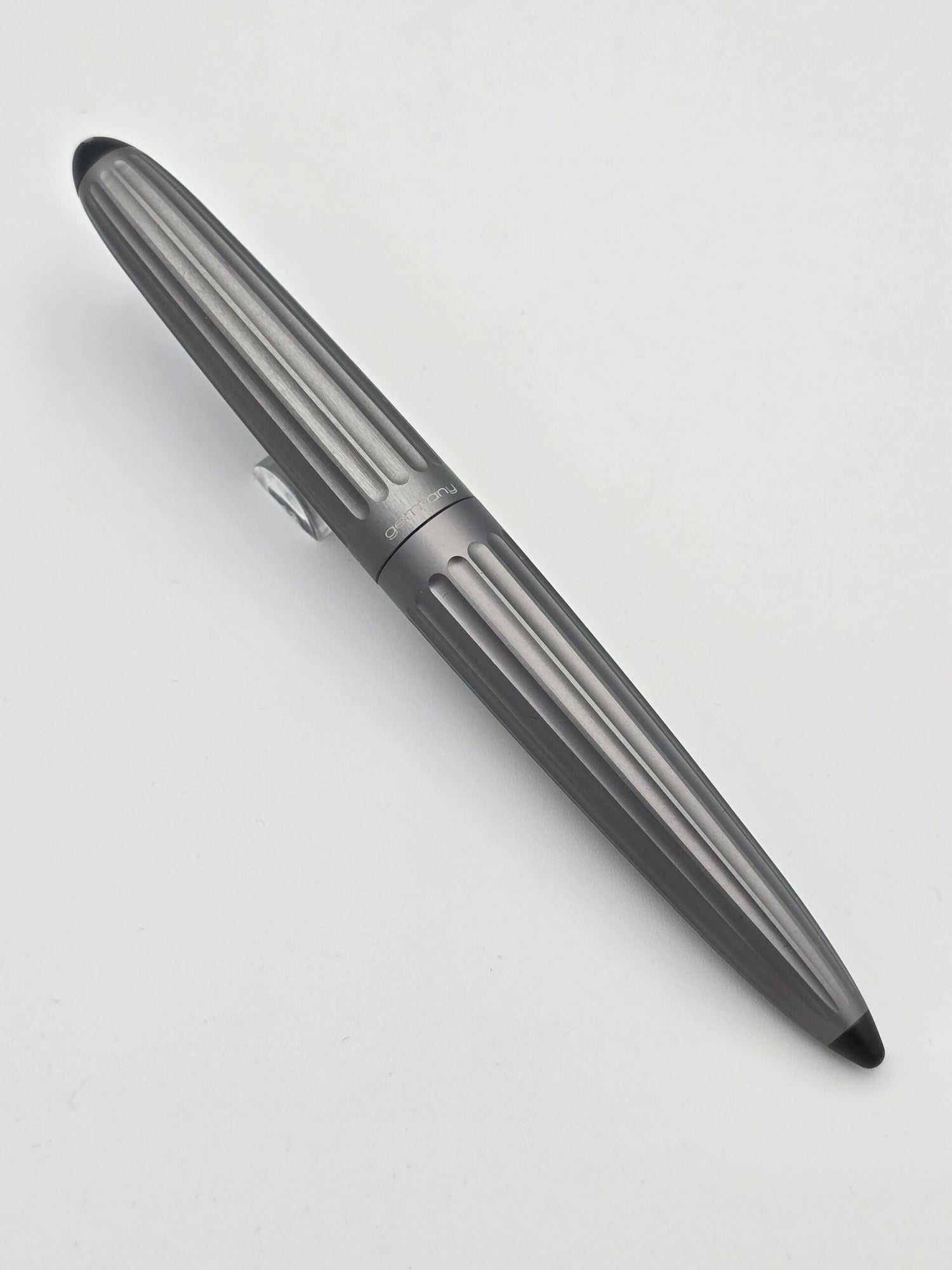 Diplomat Areo Grey - Fine Steel Nib