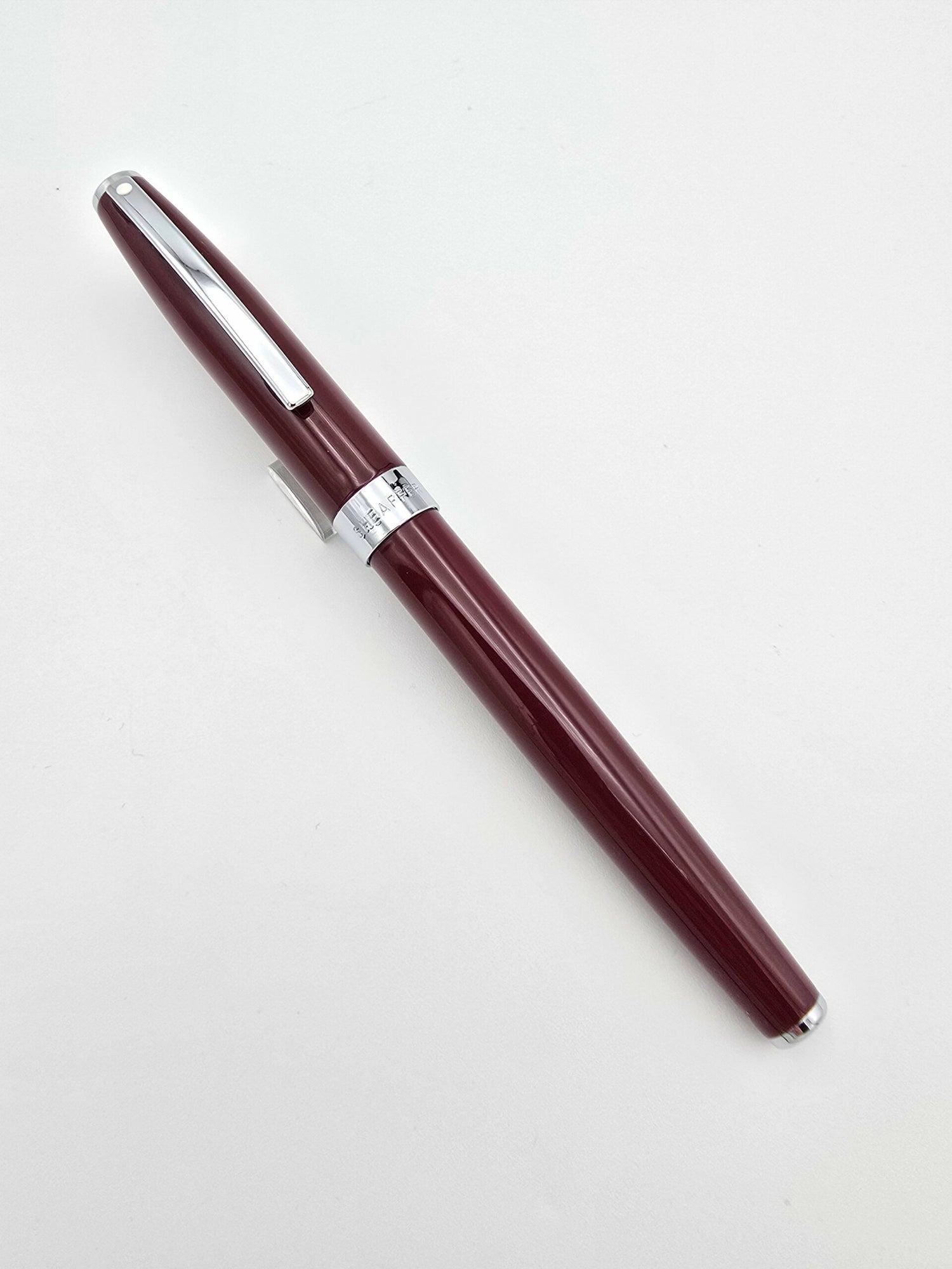 Sheaffer Sagaris Burgundy - Fine Steel Nib