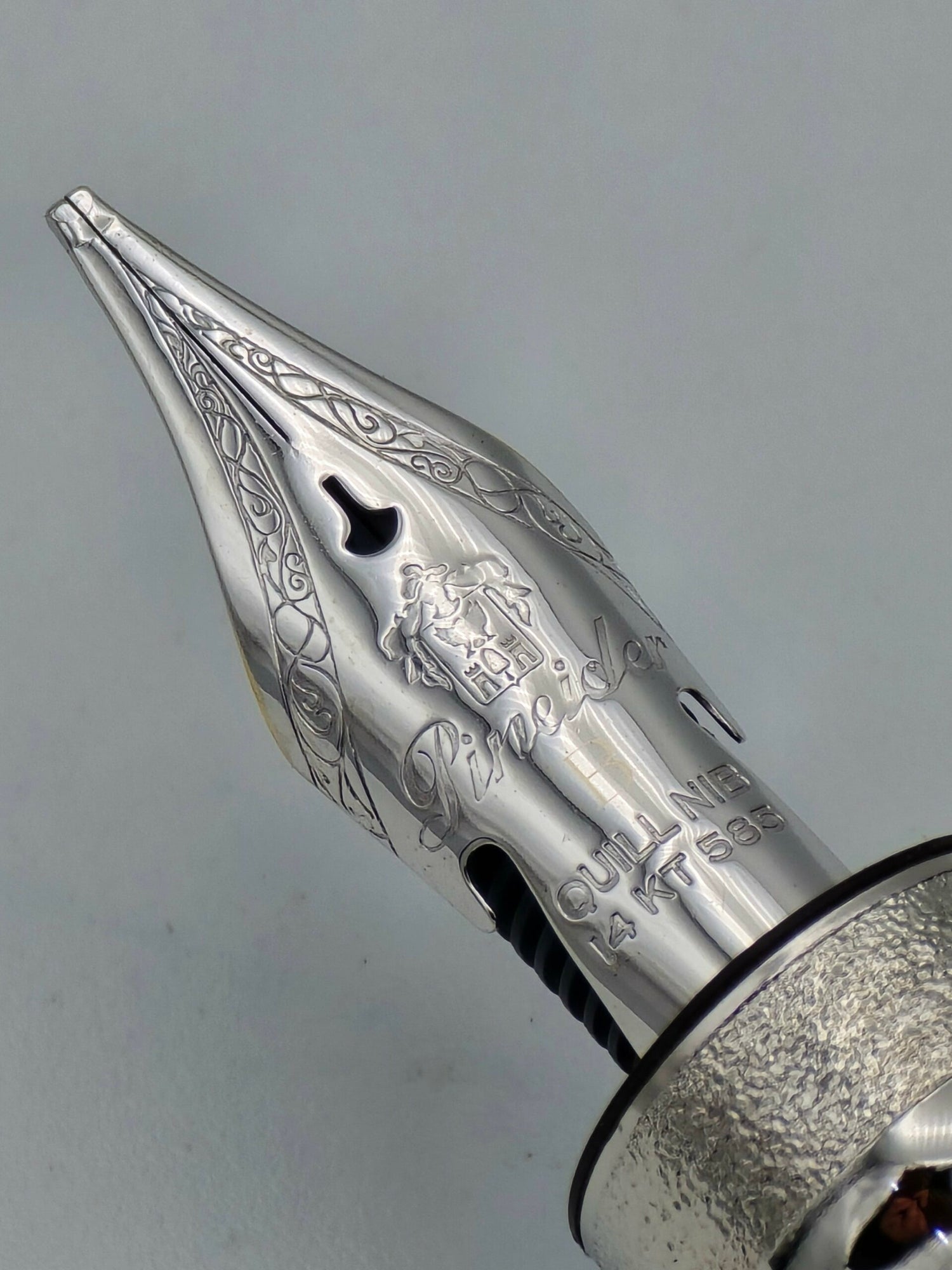 Pineider La Grande Bellezza Tiger Eye Yellow - 14k Broad Nib