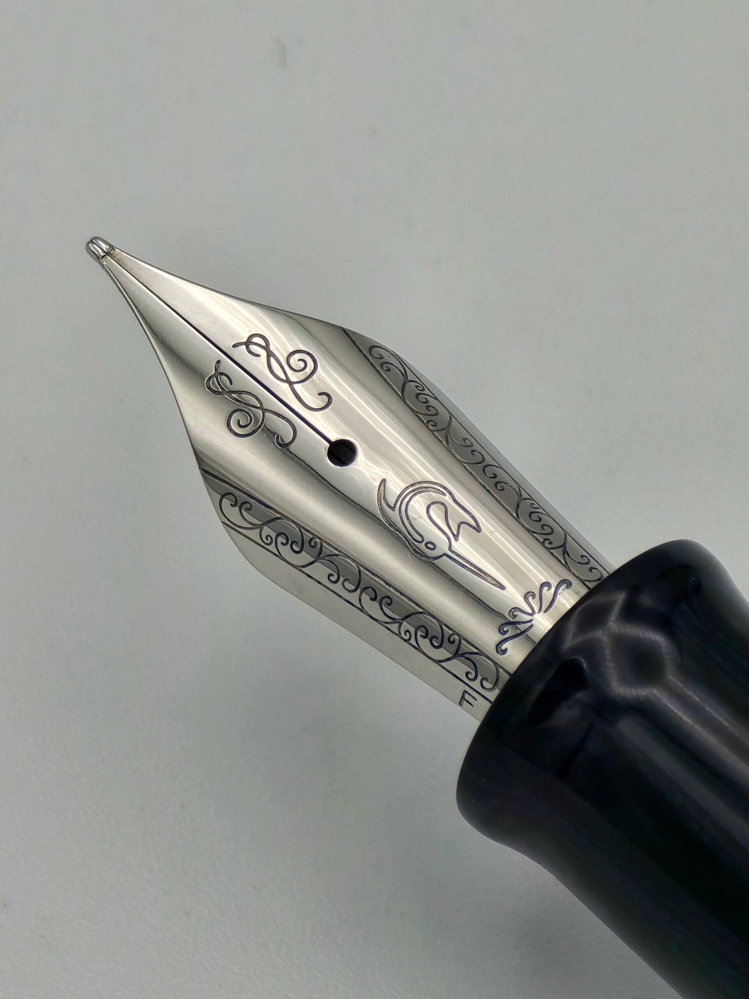Nahvalur Nautilus Mylandia Blue - Fine Steel Nib