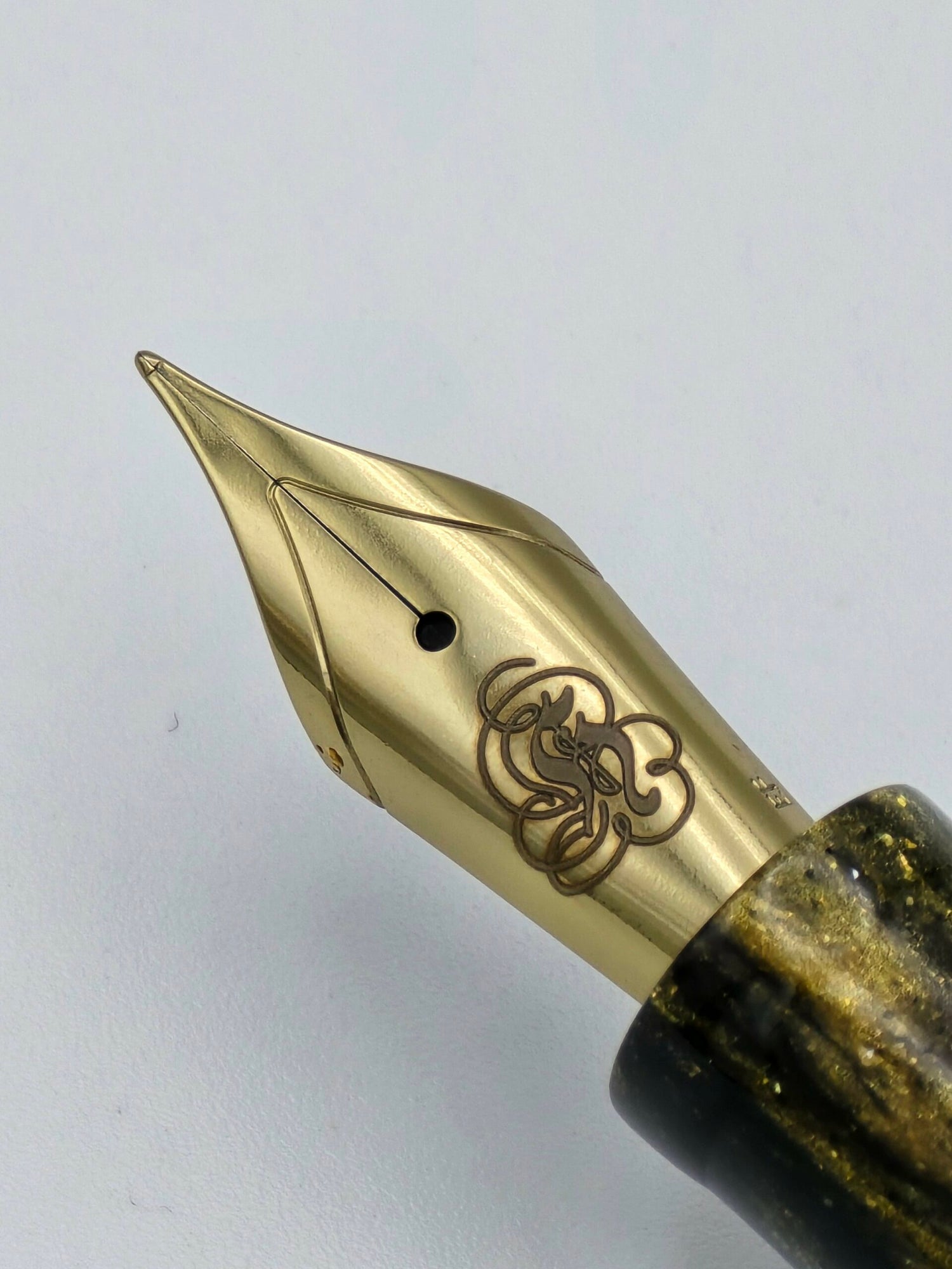 Smruti Pens X Hinze Midnight Goldrush - Extra Fine Steel Nib