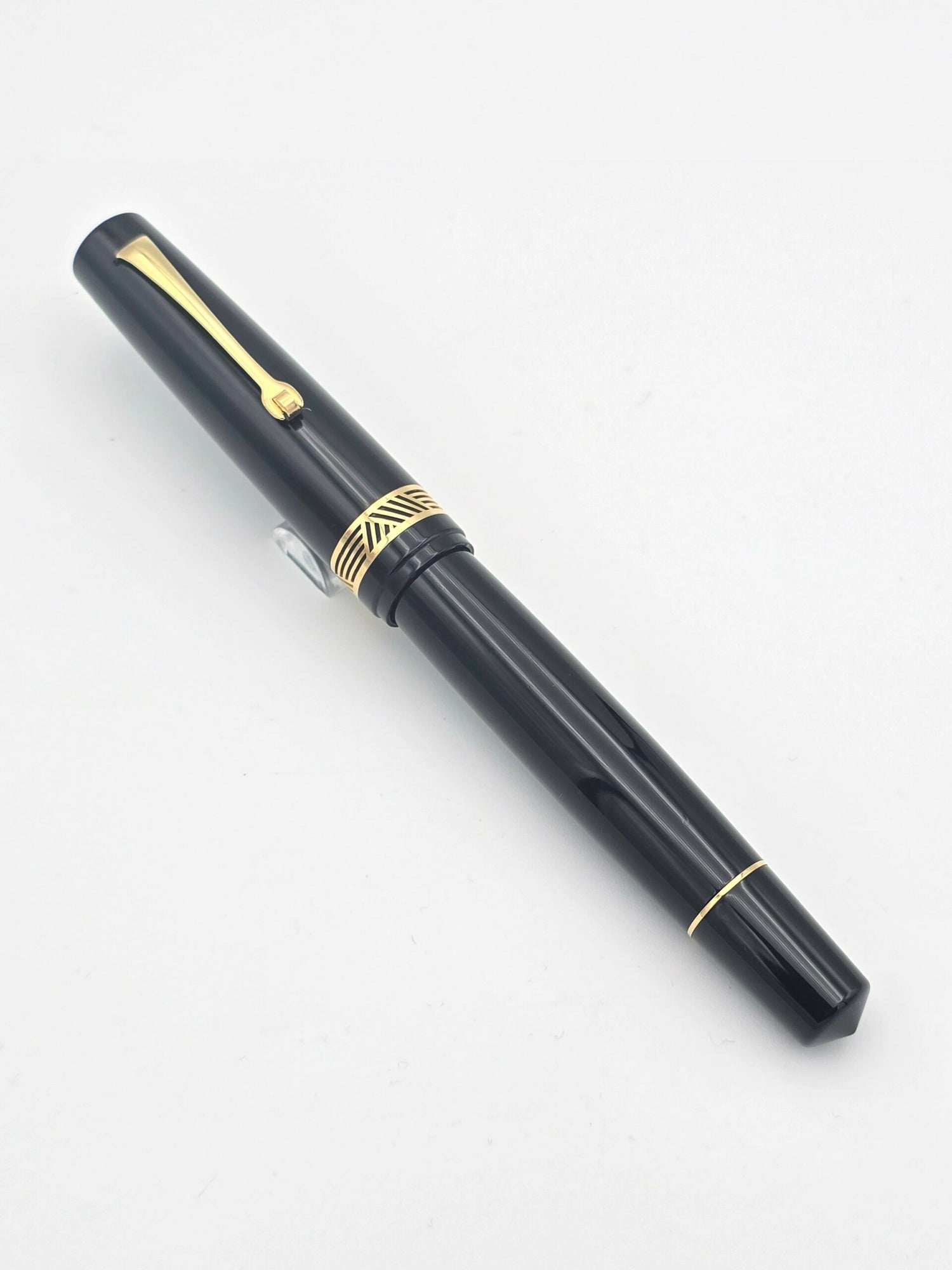 Leonardo Magico Glossy Black - Medium Steel Nib