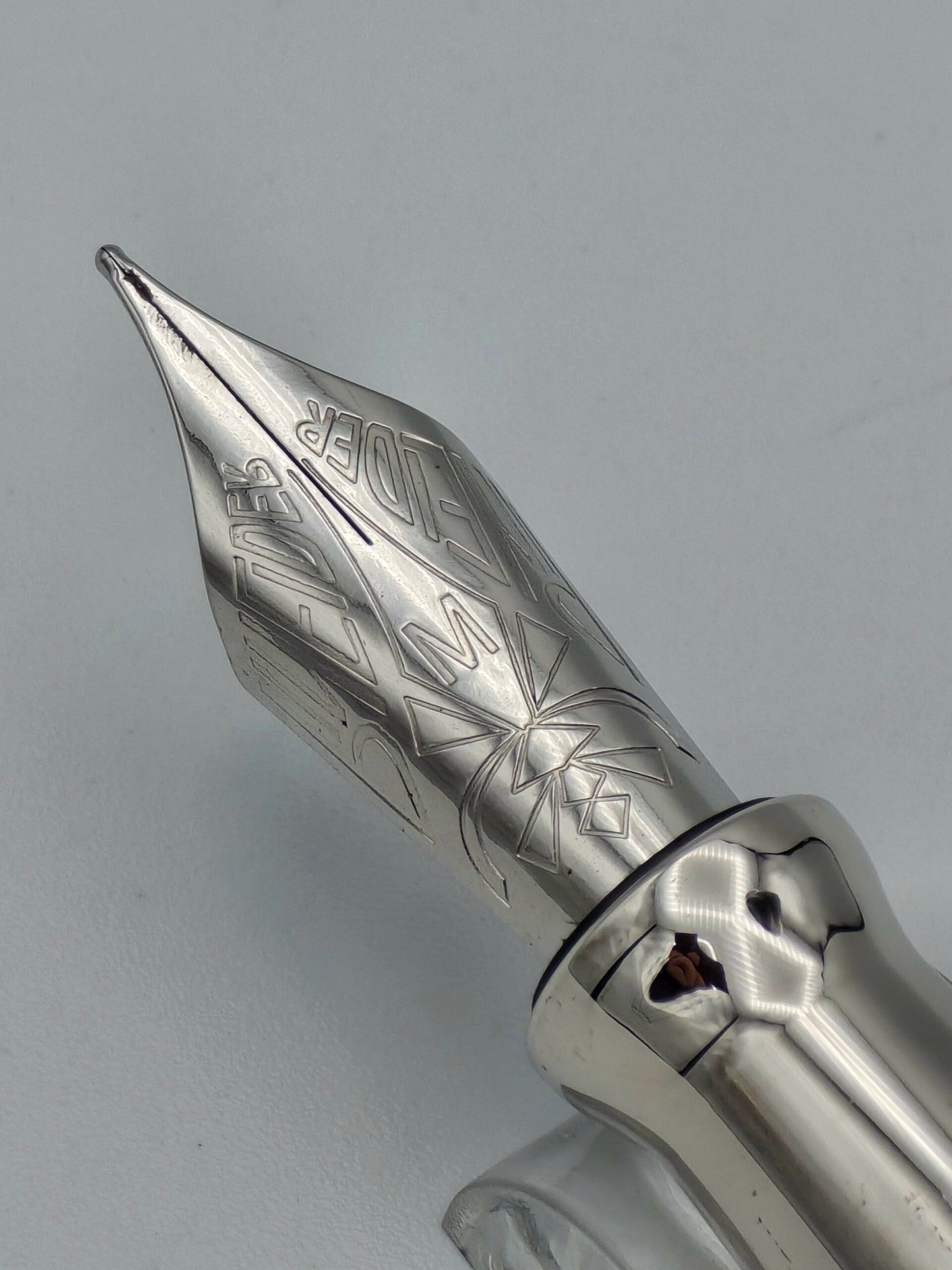 Pineider Avatar Black - Medium Steel Nib