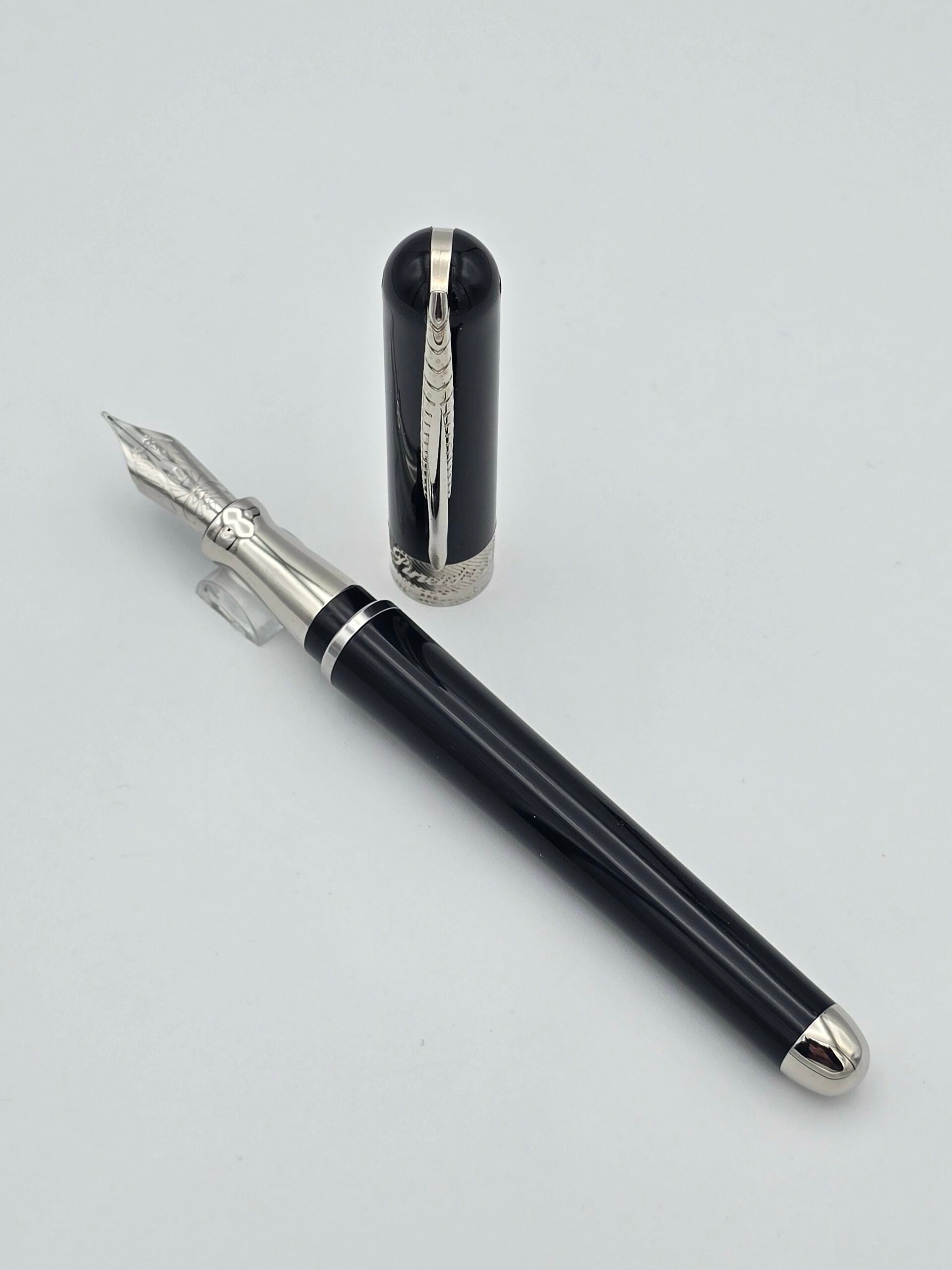 Pineider Avatar Black - Medium Steel Nib - Pen Realm