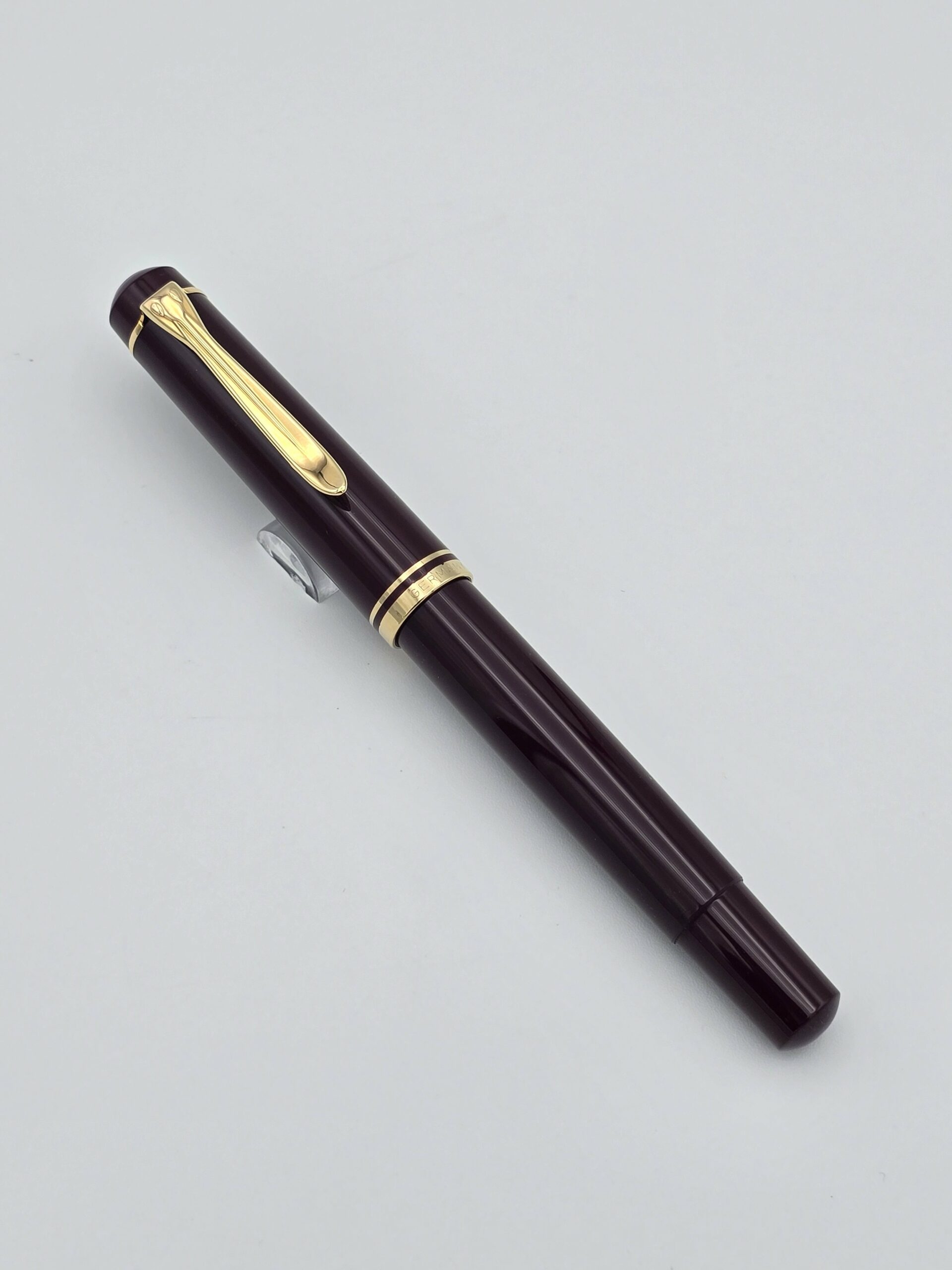 Pelikan　旧M250　バーガンディ　B-nib Pelikan M250 Pre 97' Burgundy - 14C Medium Nib - Pen Realm