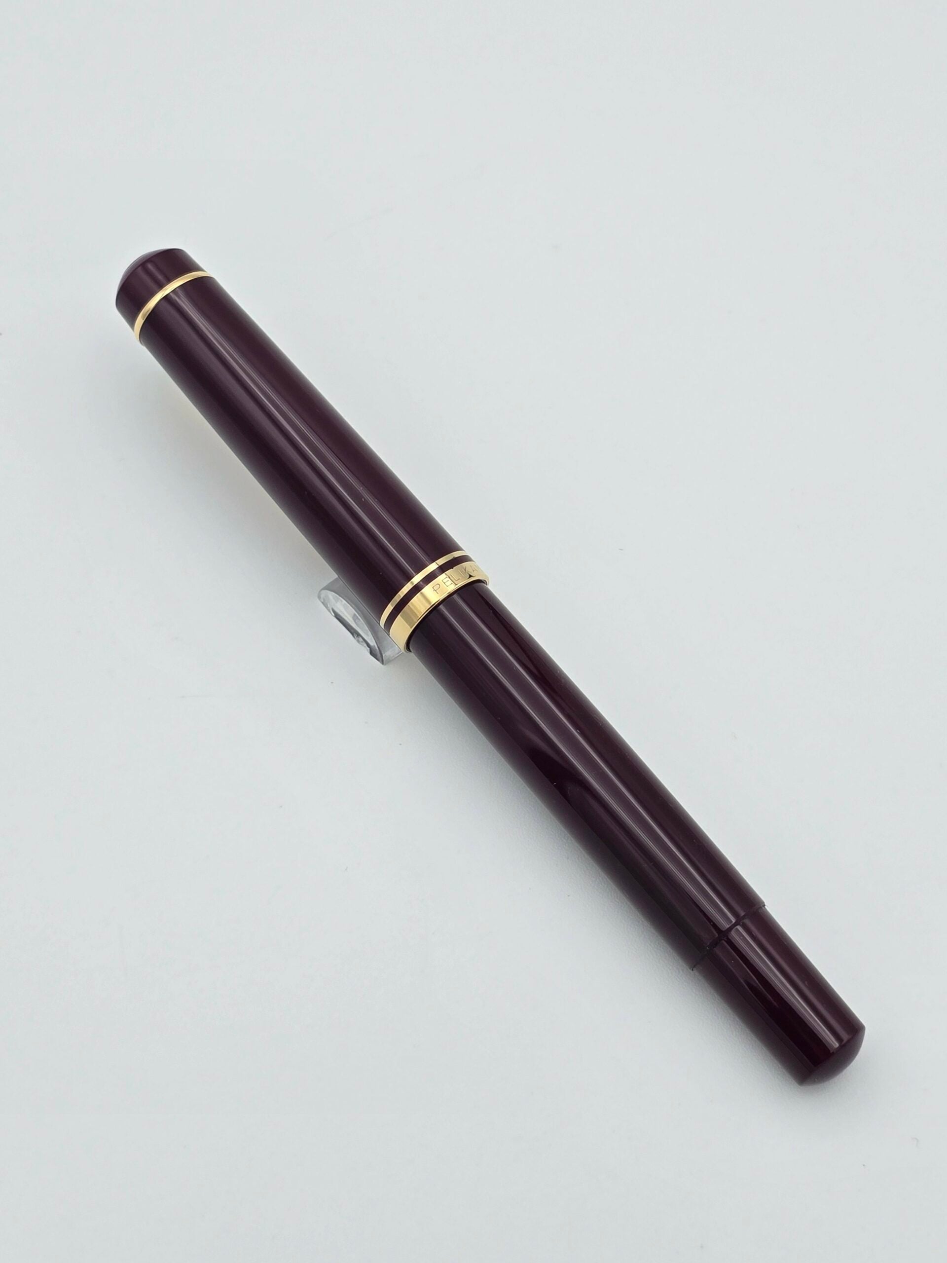 Pelikan　旧M250　バーガンディ　B-nib Pelikan M250 Pre 97' Burgundy - 14C Medium Nib - Pen Realm