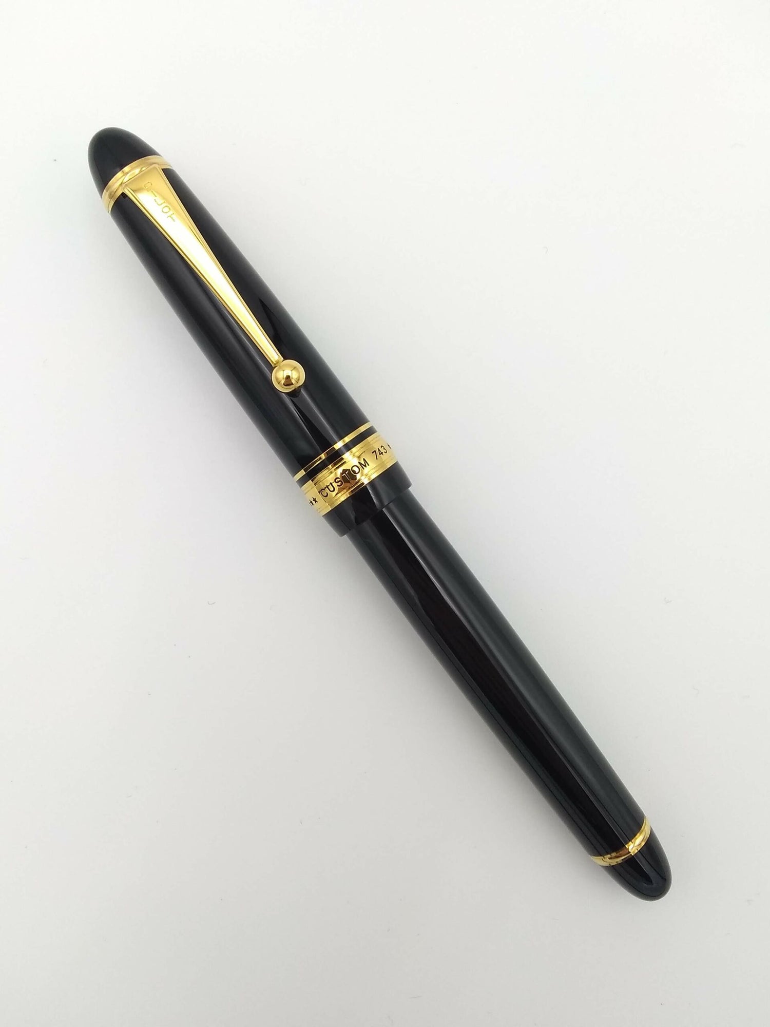 Pilot Custom 743 Black - 14k Soft Fine Medium Nib