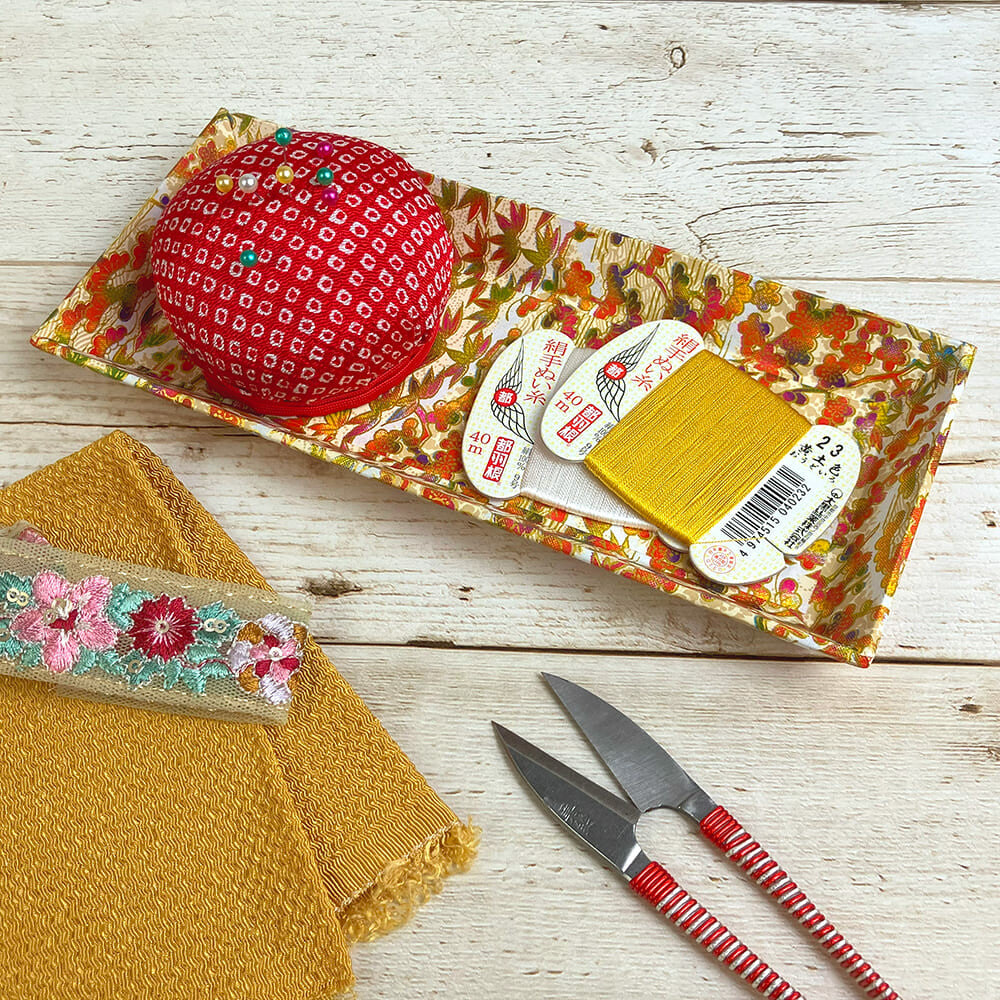 Taniguchi Shoyudo Co. Yuzen Washi Paper Pen Tray Toshikan Sanyu