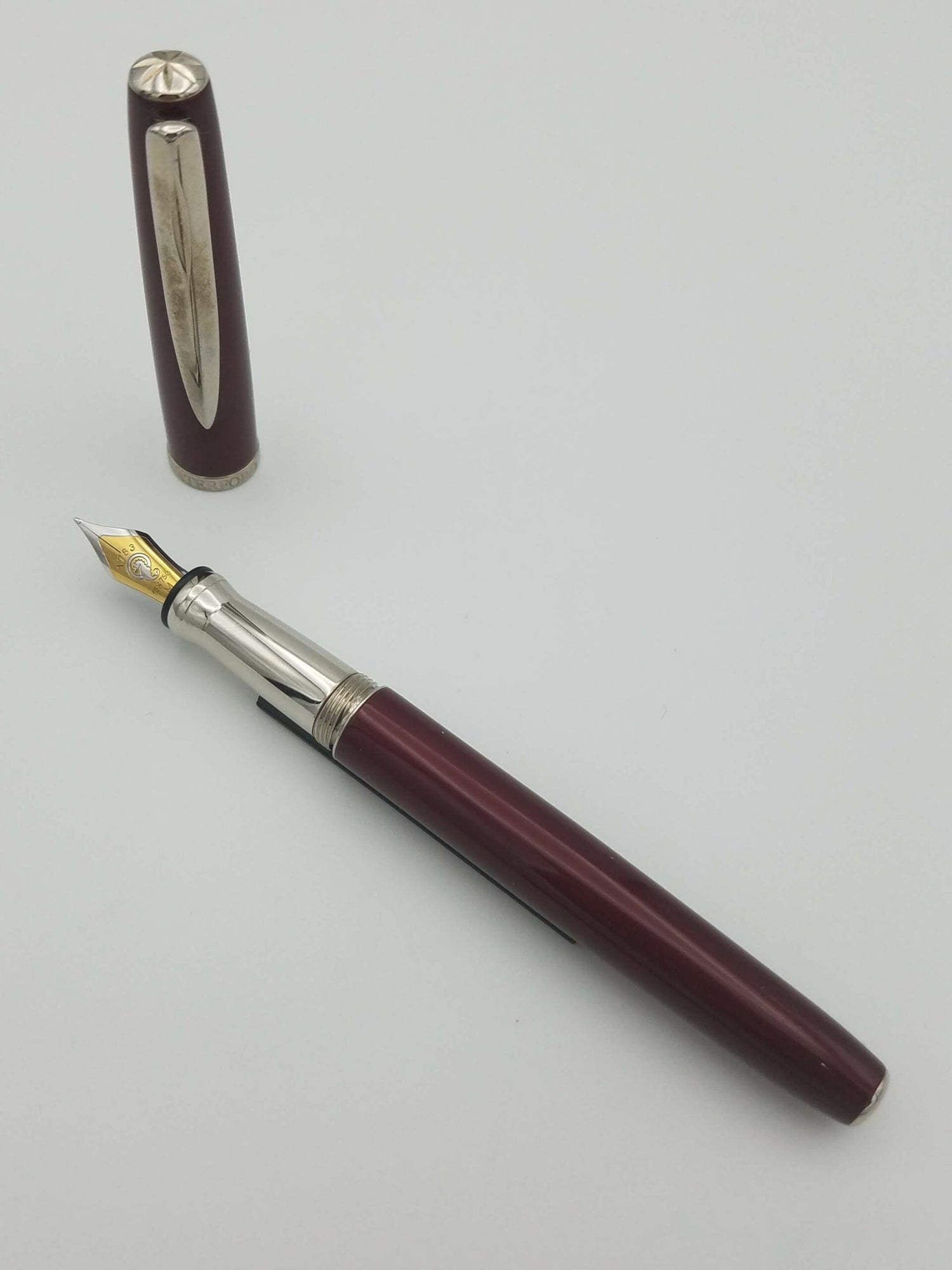 Waterford Marquis Red Lacquer - 18k Medium Nib