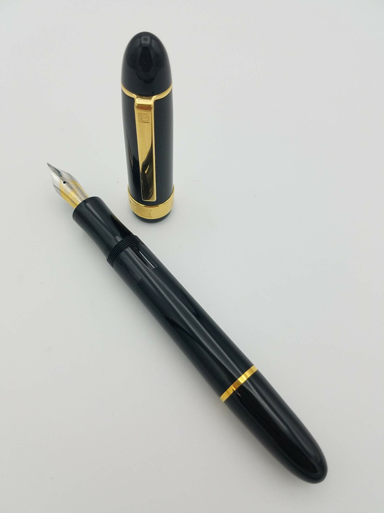 Senator President Black Fountain Pen - Medium Steel Nib