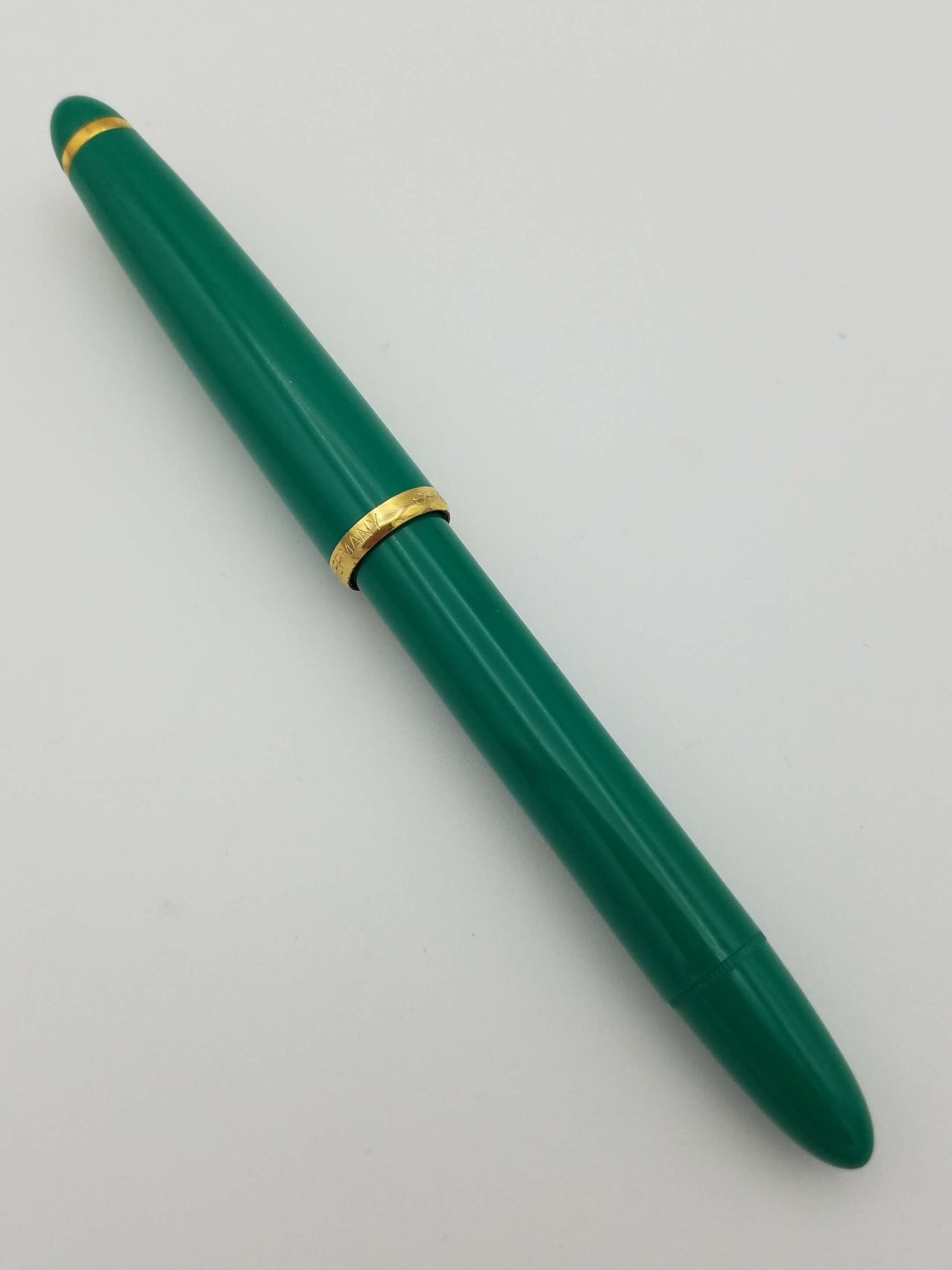 Senator Fountain Pen Green - Broad Steel Nib