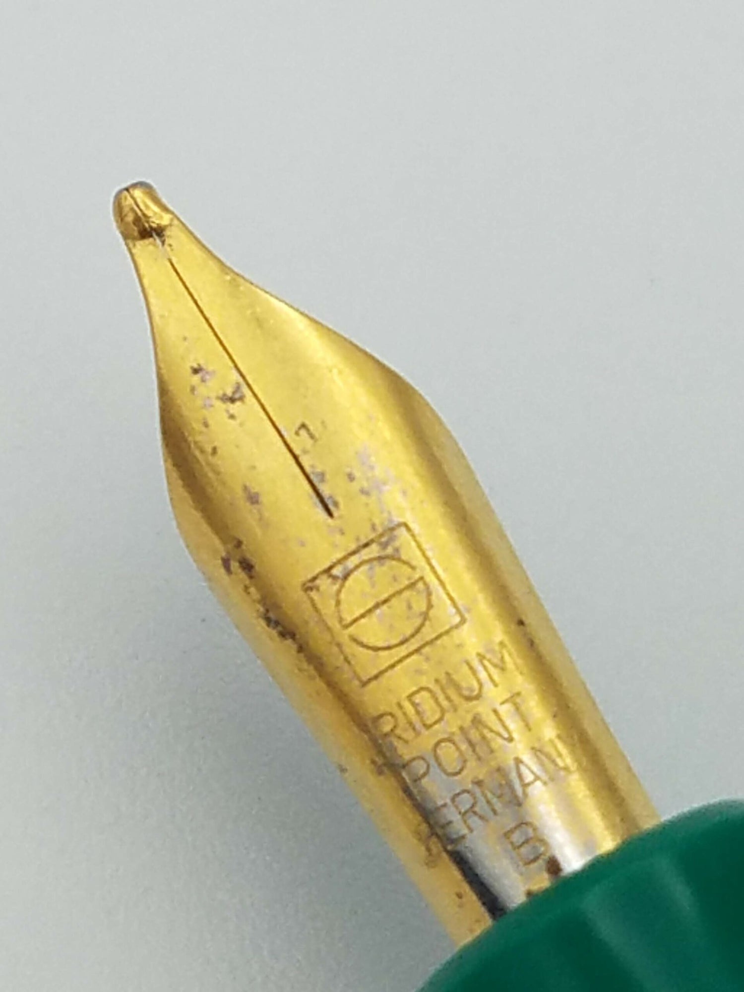 Senator Fountain Pen Green - Broad Steel Nib