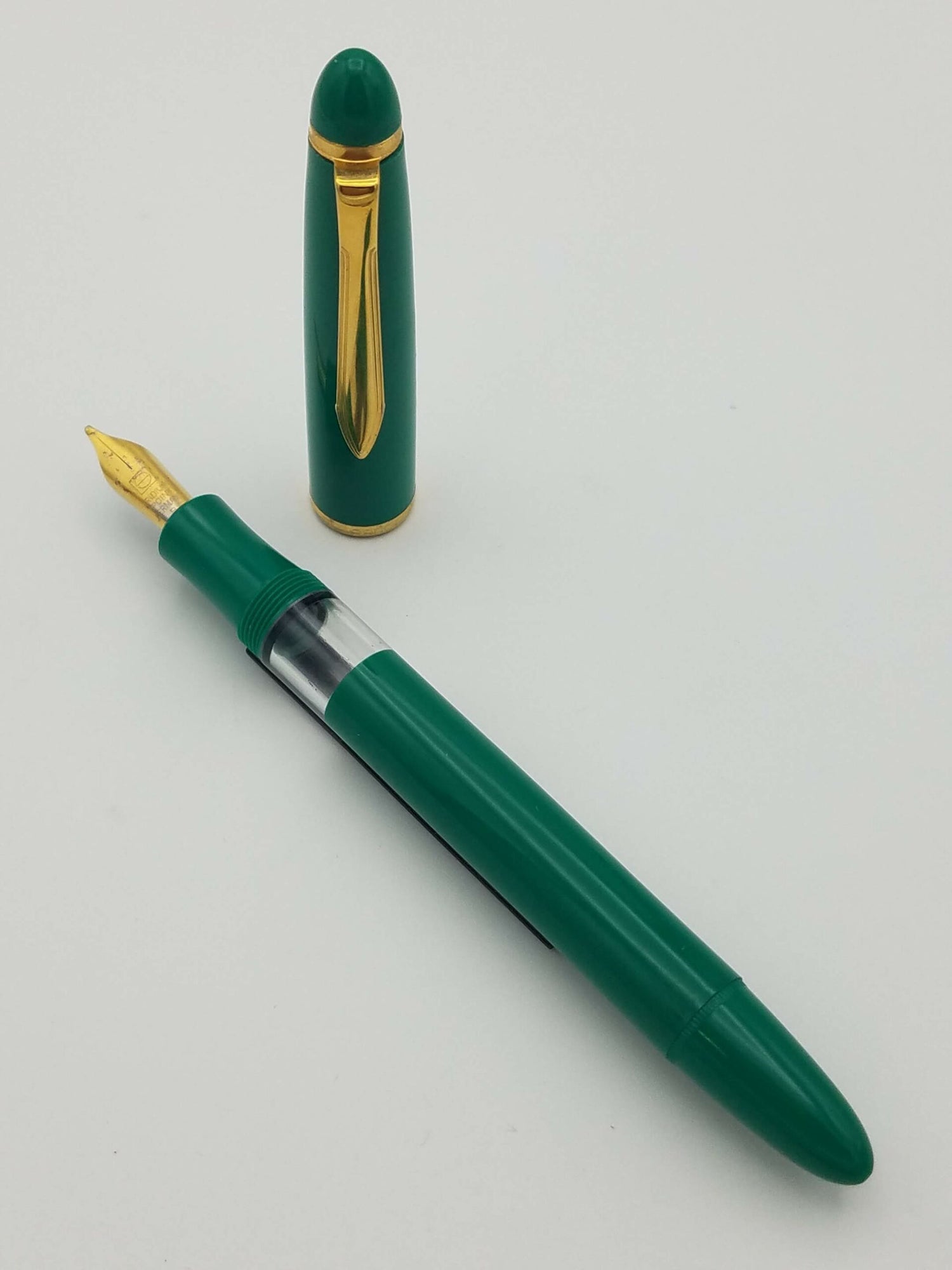 Senator Fountain Pen Green - Broad Steel Nib