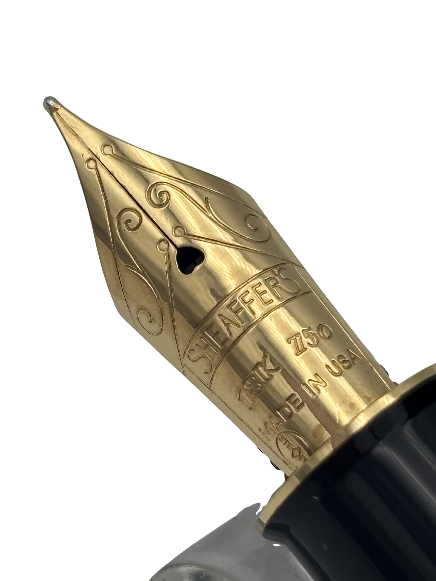 Sheaffer Connoisseur Harringbone - 18k Medium Nib