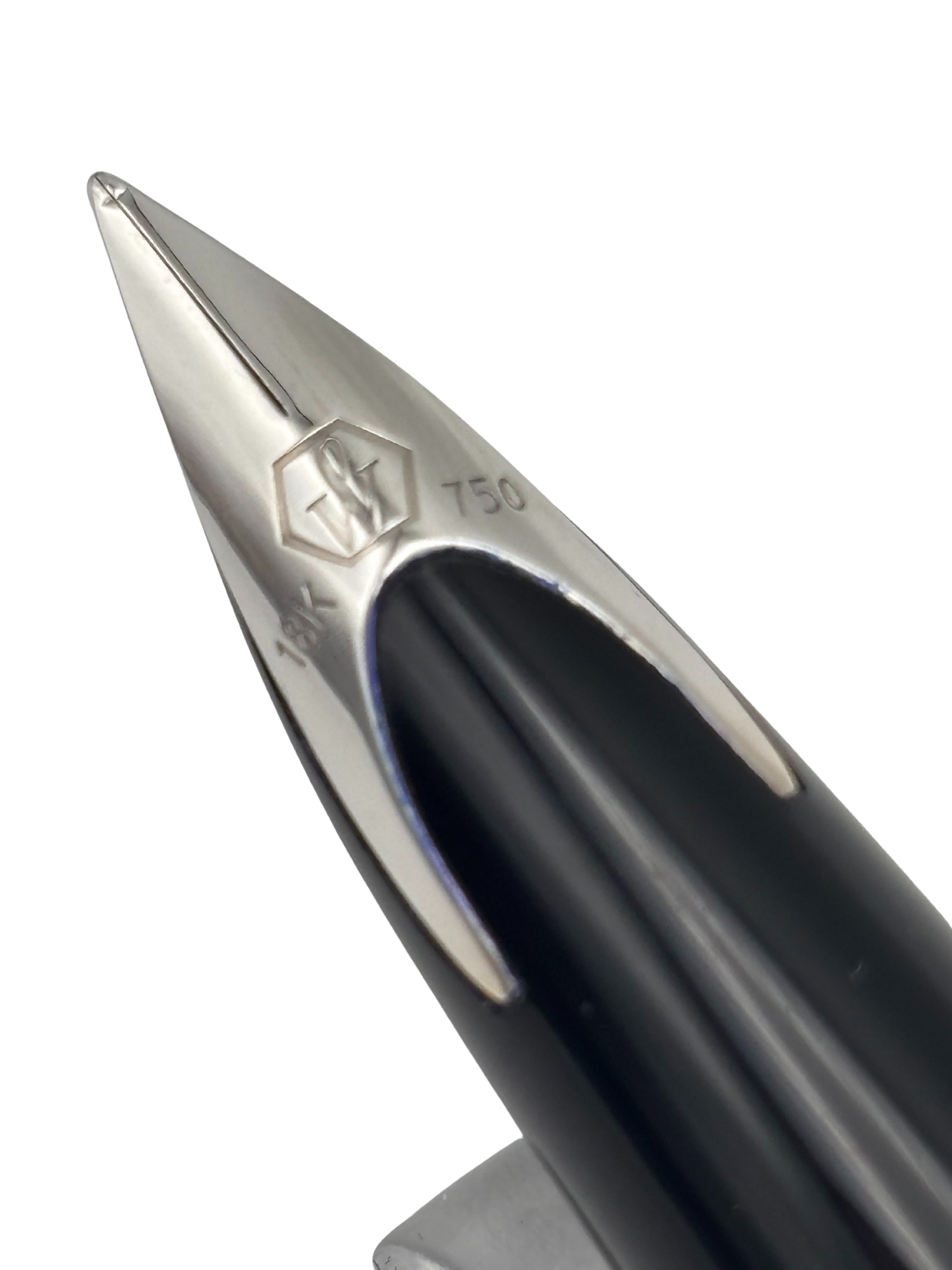 Waterman Carene Gunmetal - 18k Medium Nib