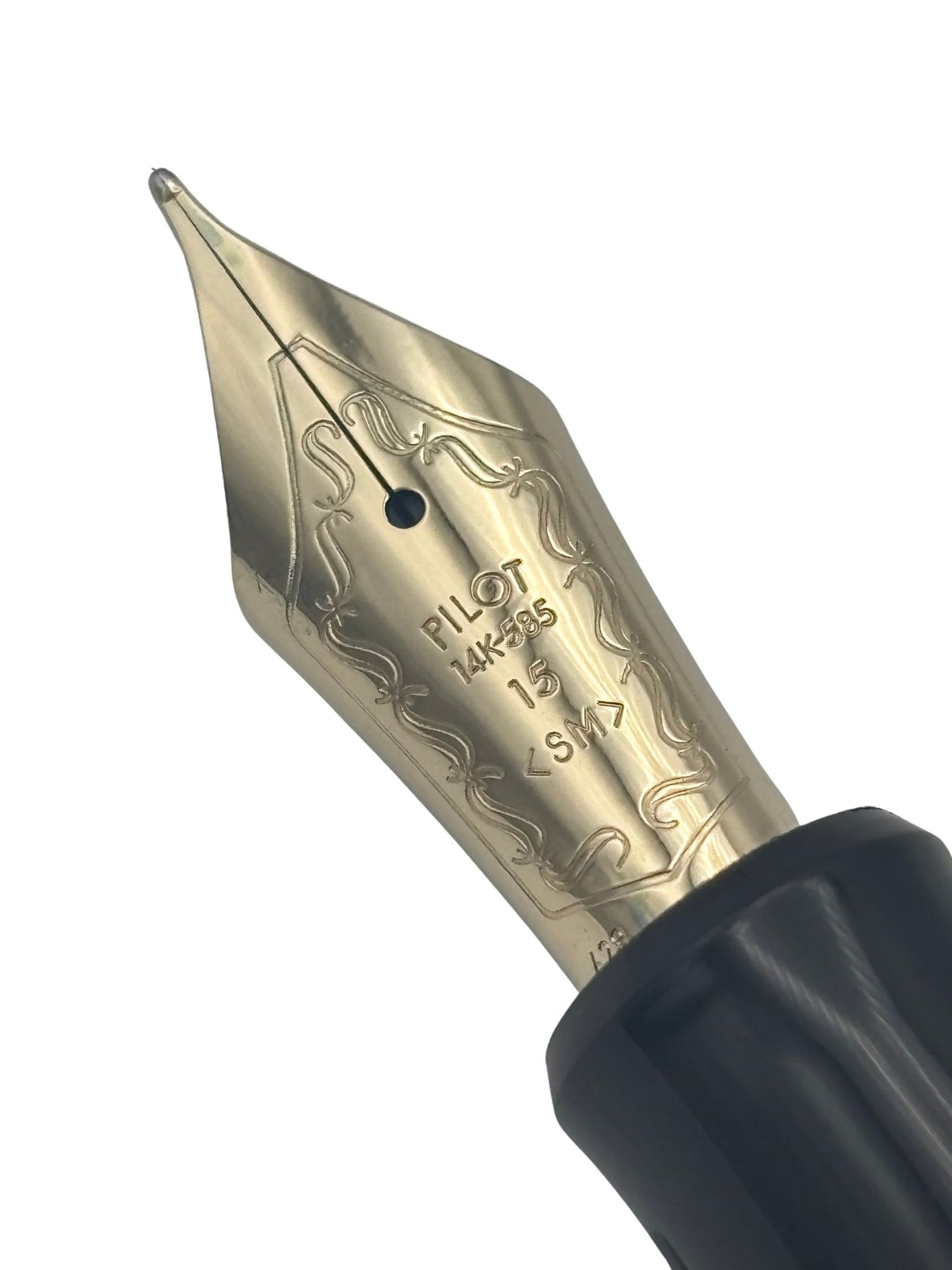Pilot 743 Black - 14k Soft Medium Nib - Pre-Owned