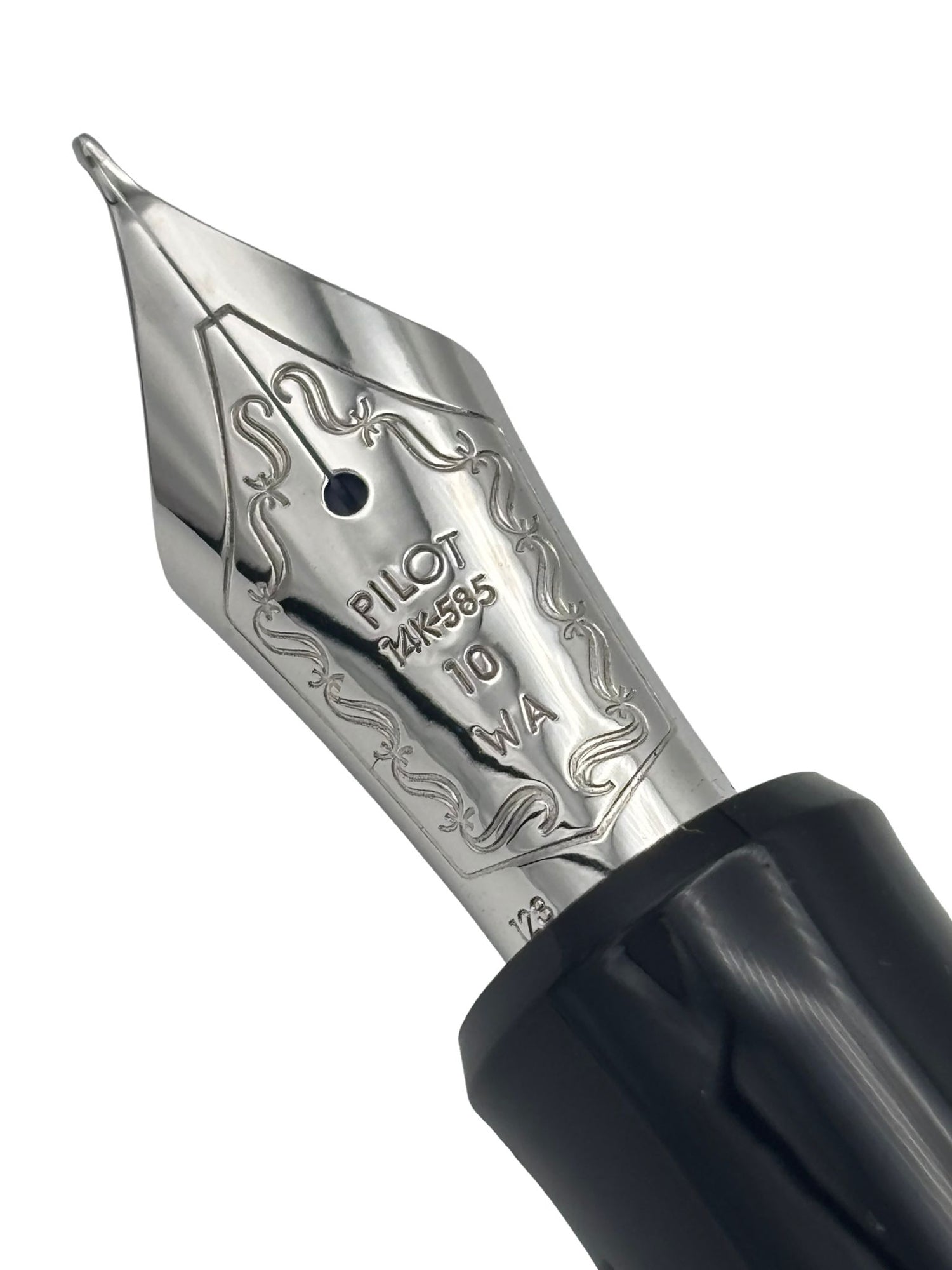 Pilot Custom 912 - 14k Waverly Nib - Pre-Owned