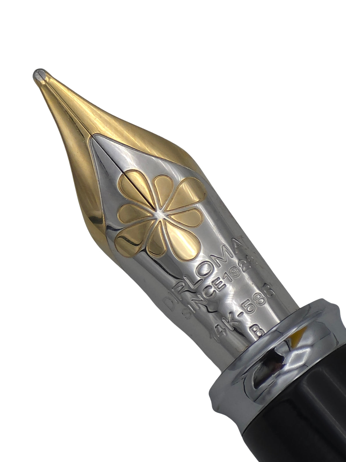 Diplomat Excellence A2 Yellow - 14k Broad Nib - Pre-Owned