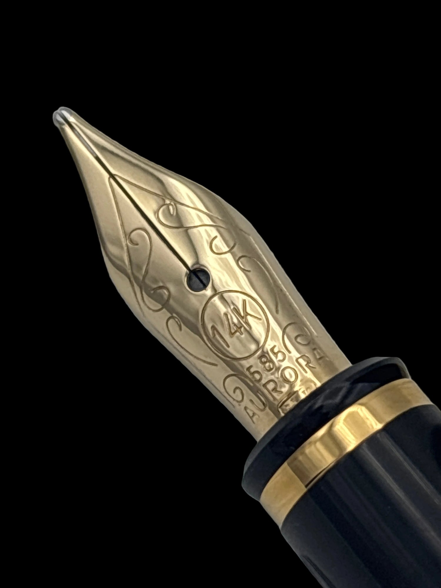 Aurora Ipsilon Resin Black - Medium Nib