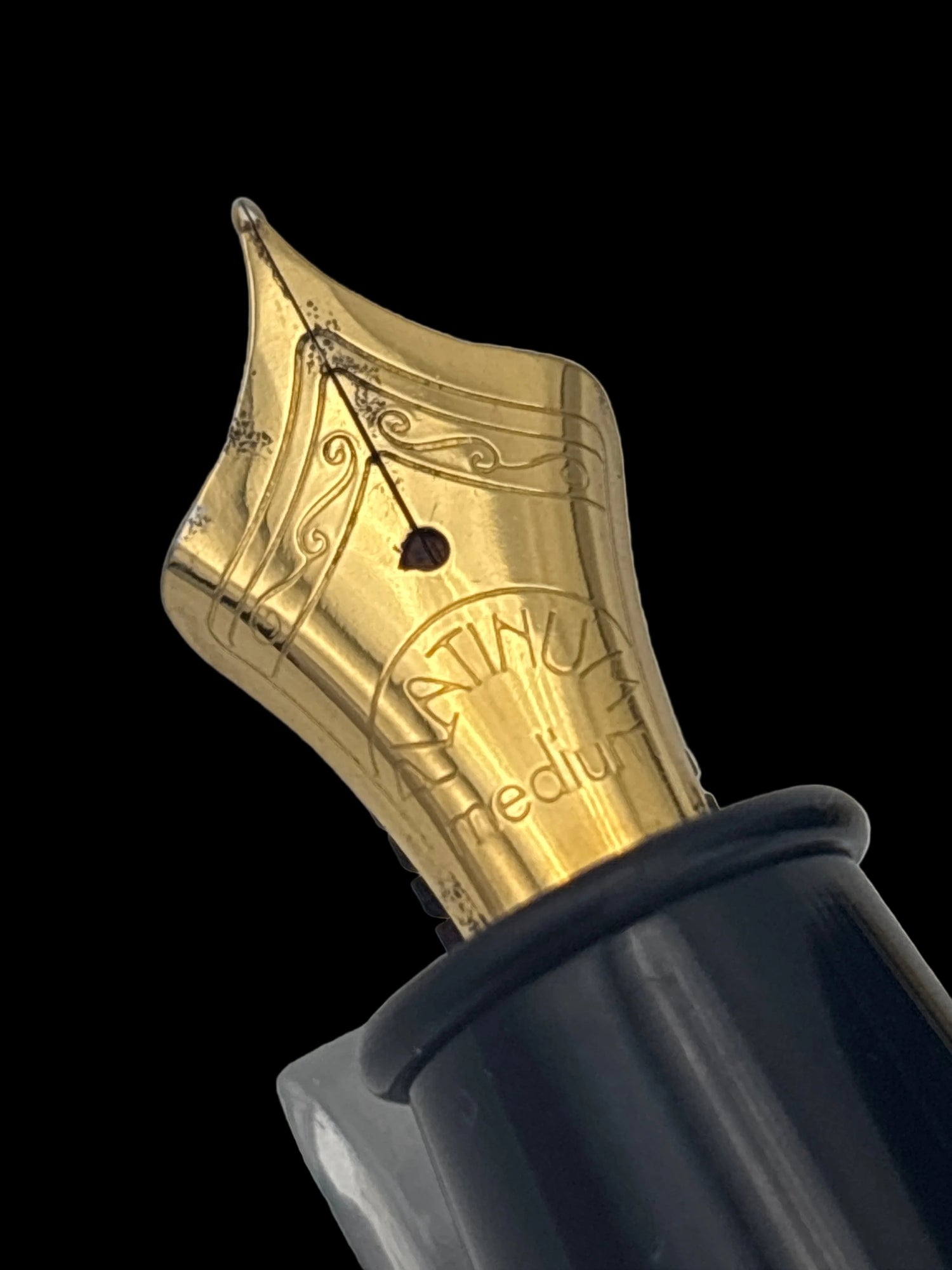 Platinum Glamour Black - Medium Nib