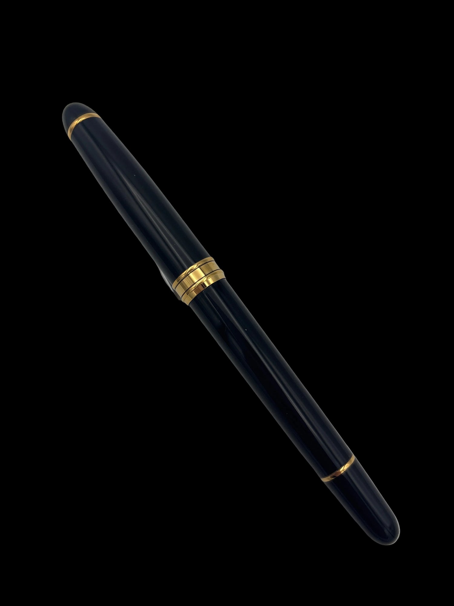 Aurora Ipsilon Resin Black - Medium Nib