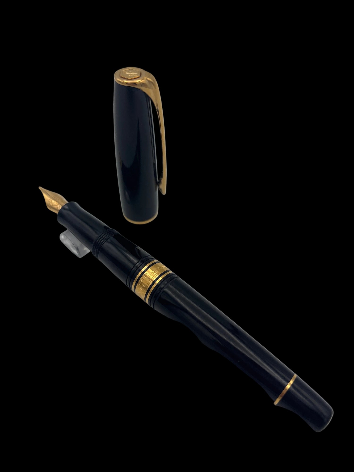 Waterman Charlston Black - 18k Medium Nib