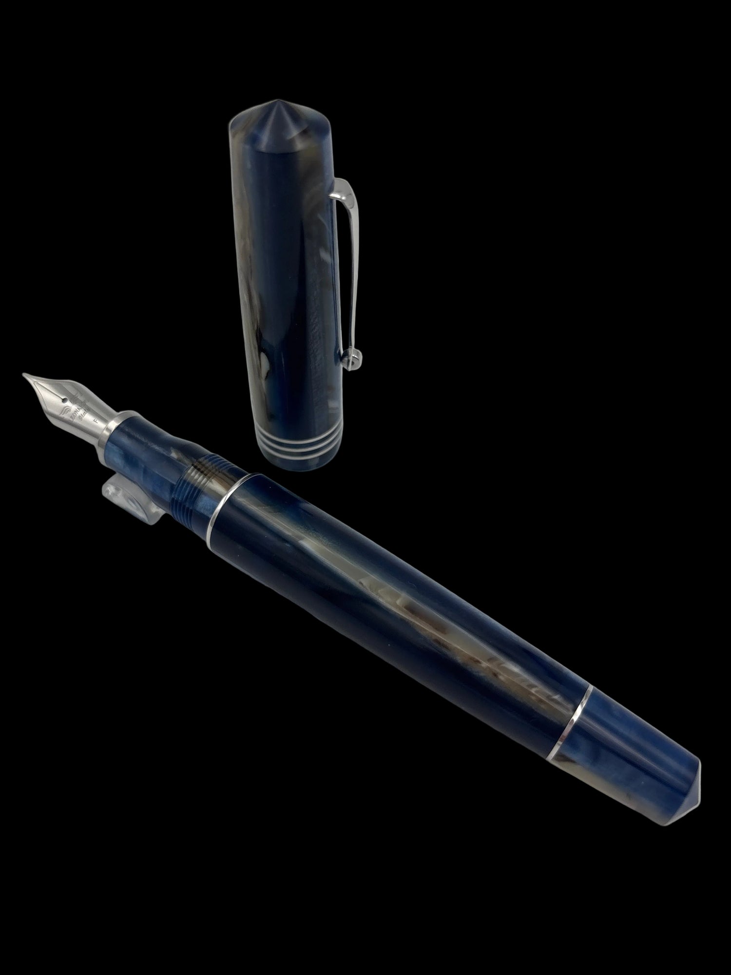 Leonardo Momento Zero Grande Dark Hawaii No. 100 - Fine Nib