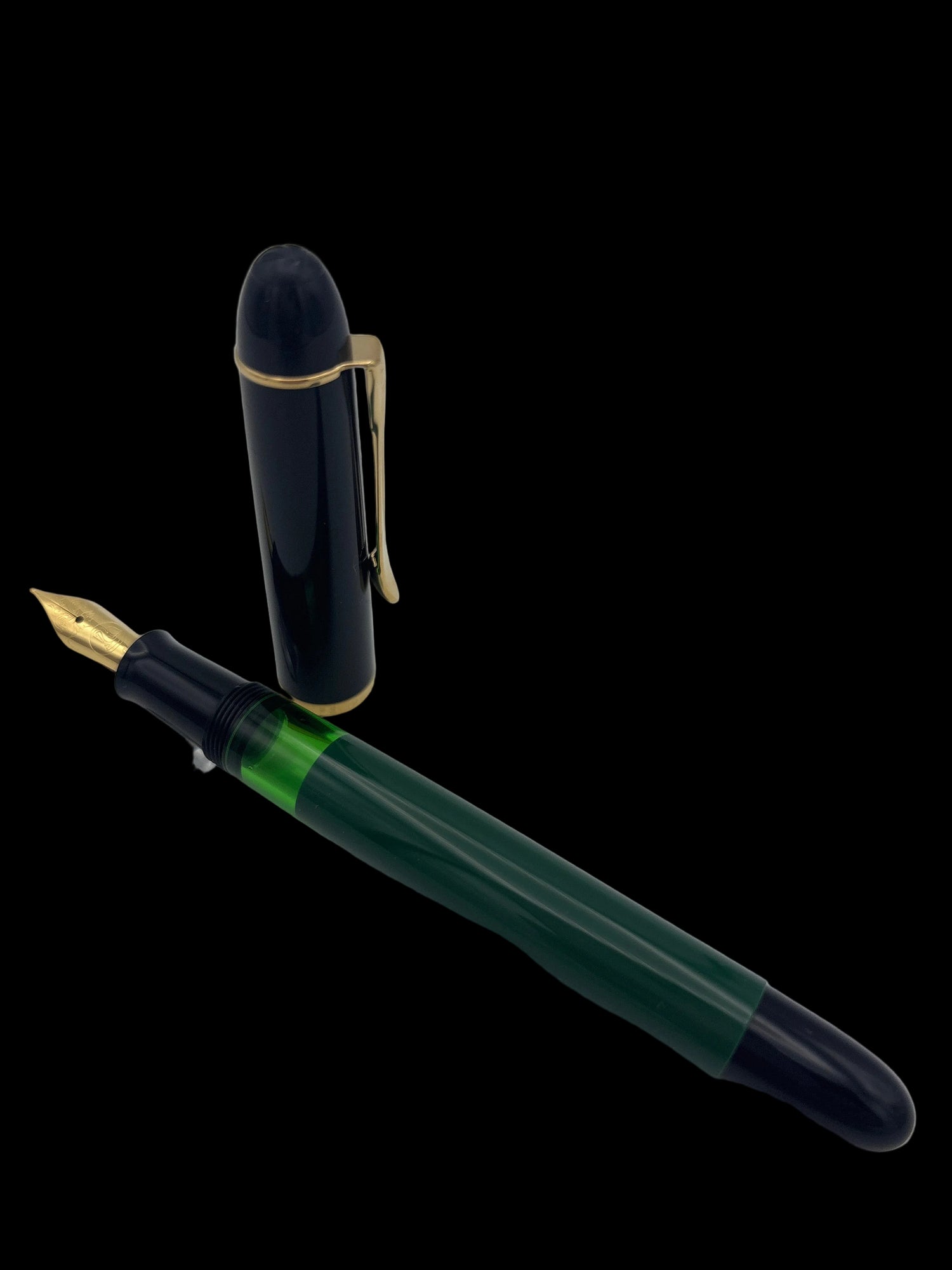 Pelikan M120 Black/Green - Medium Nib