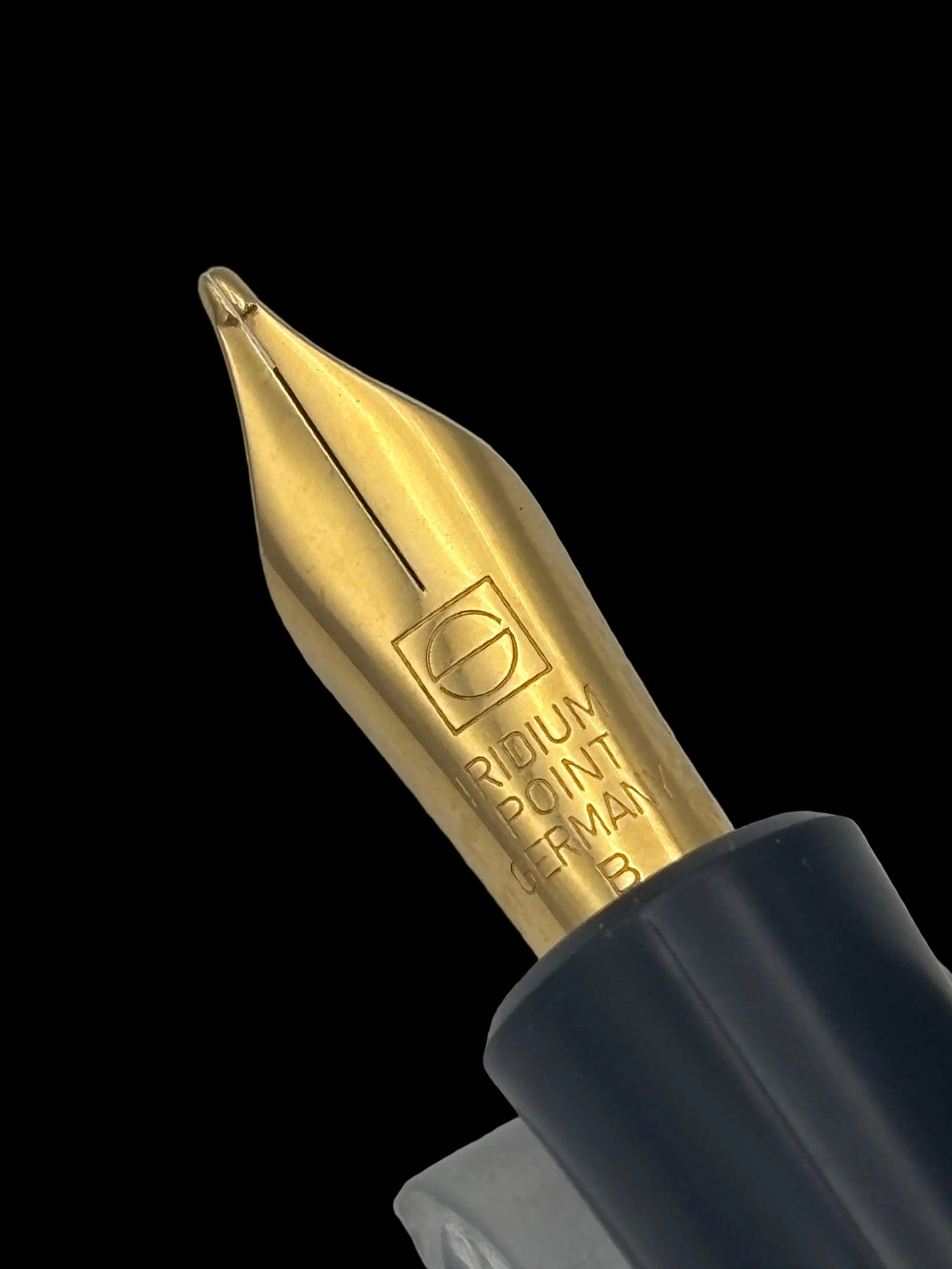 Senator Fountain Pen Blue Swirl - Broad Steel Nib