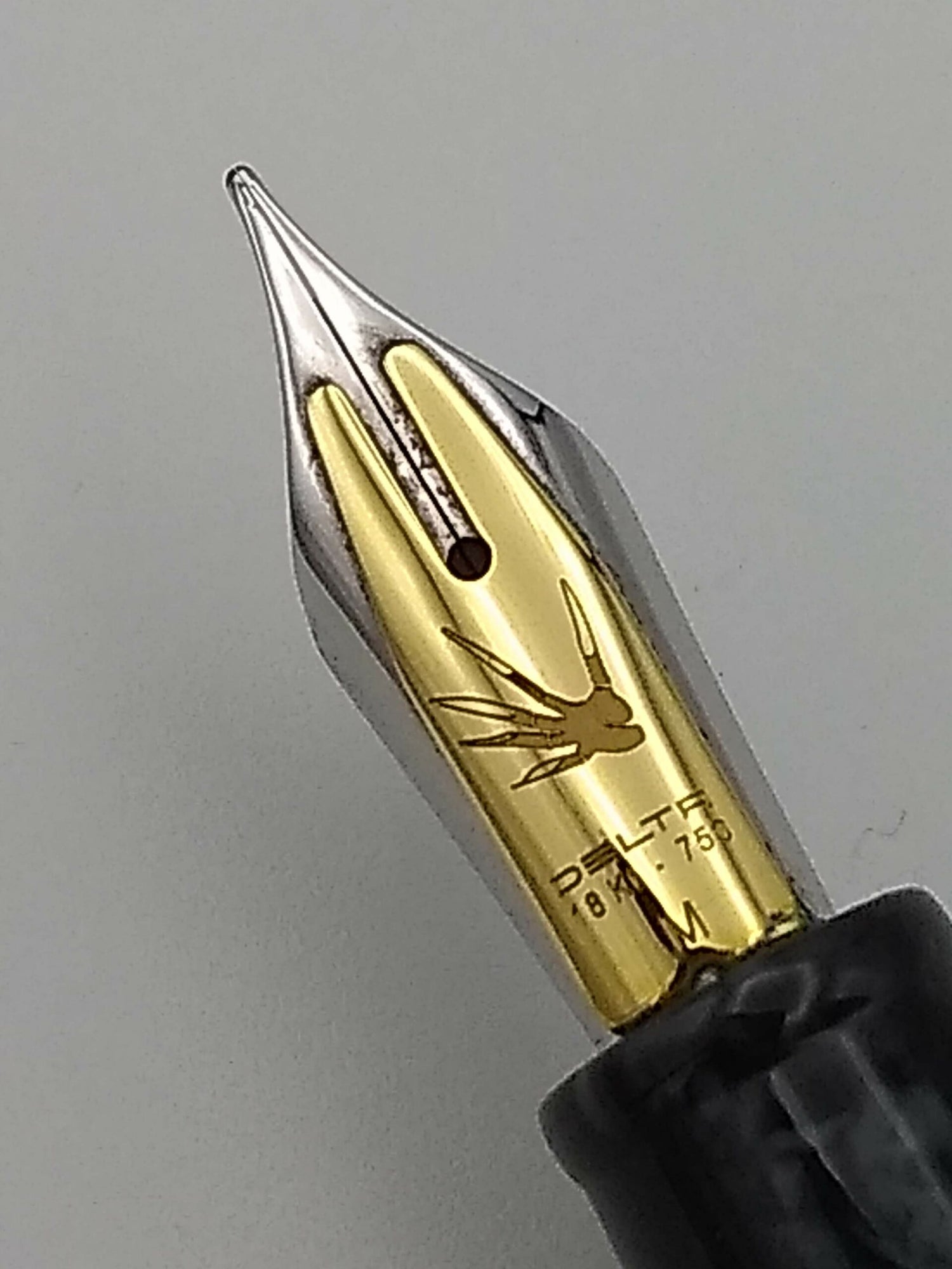 Delta Fusion 82 Grey Ocean Swirl - 18k Medium Nib