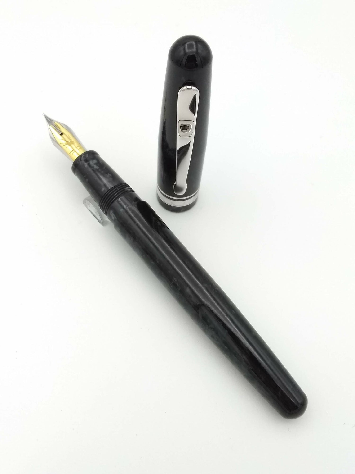 Delta Fusion 82 Grey Ocean Swirl - 18k Medium Nib