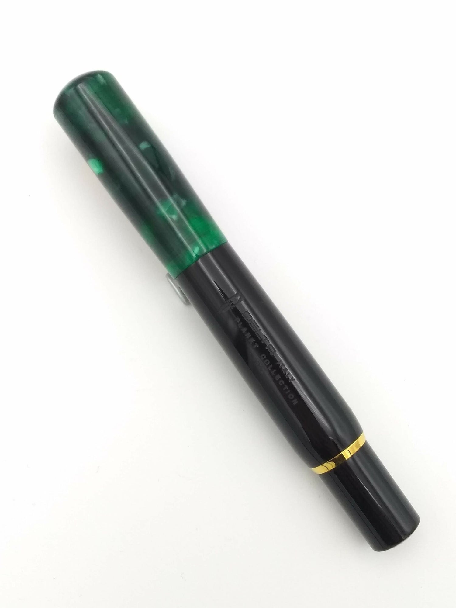 Delta Planet Collection Green - 18k Medium Nib