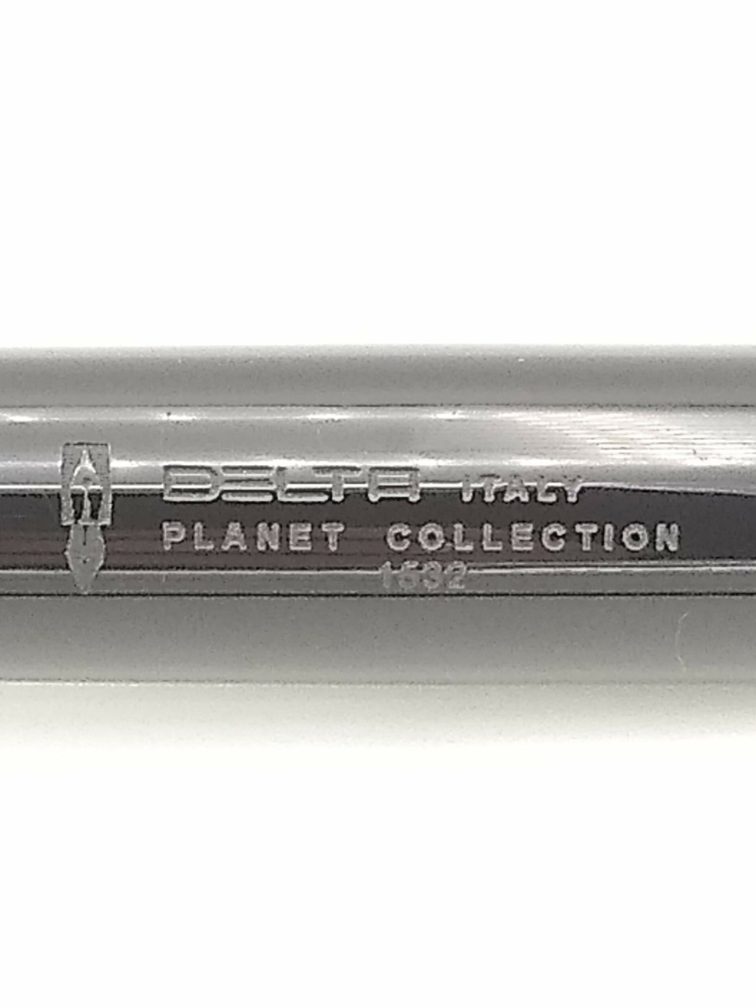 Delta Planet Collection Green - 18k Medium Nib