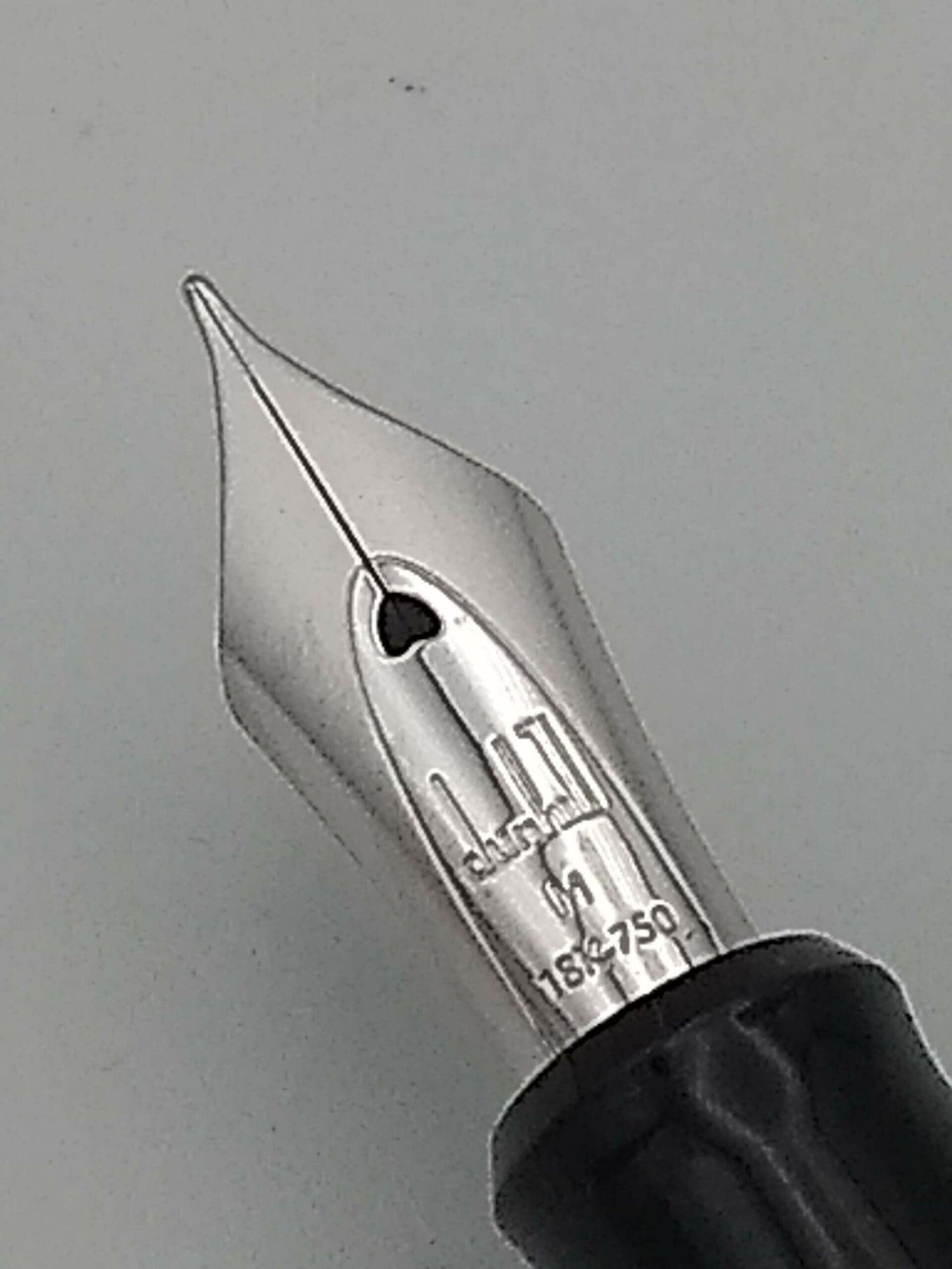 Dunhill AD2000 Black Sparkle - 18k Medium Nib
