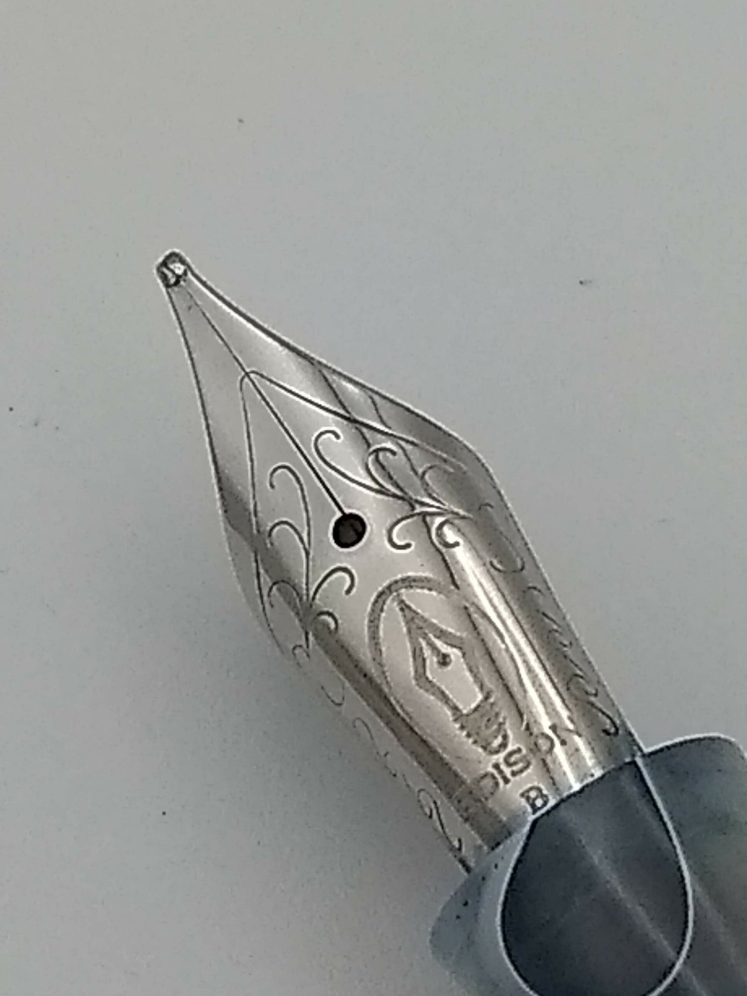 Edison Collier White Swirl - Broad Steel Nib