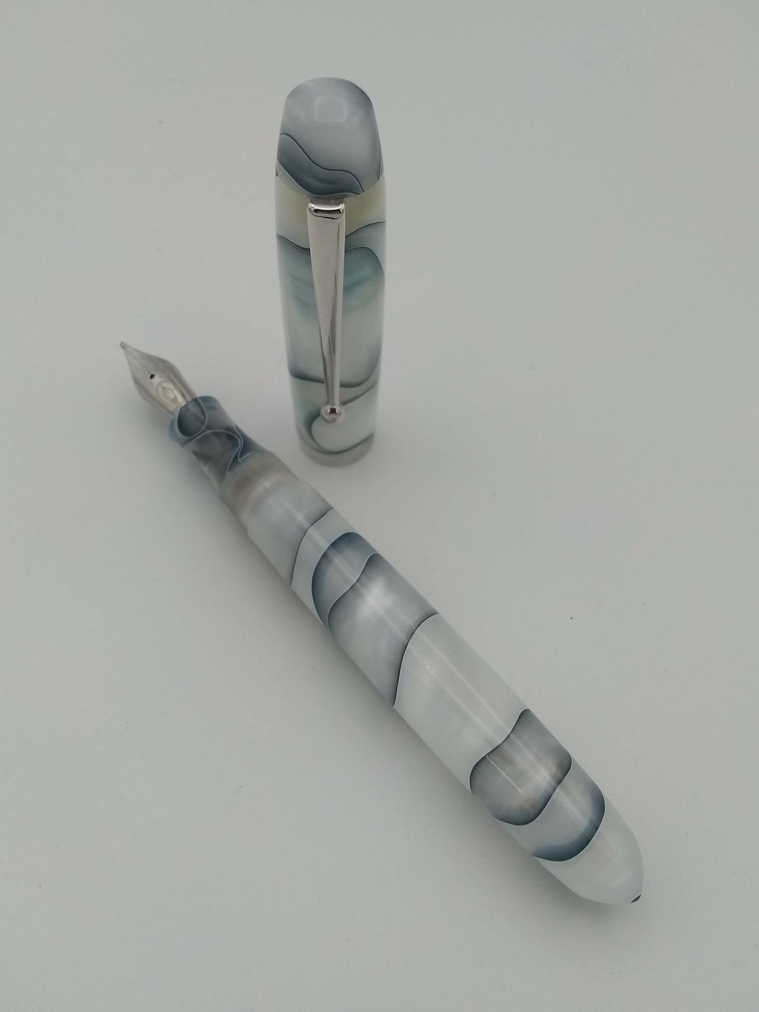 Edison Collier White Swirl - Broad Steel Nib