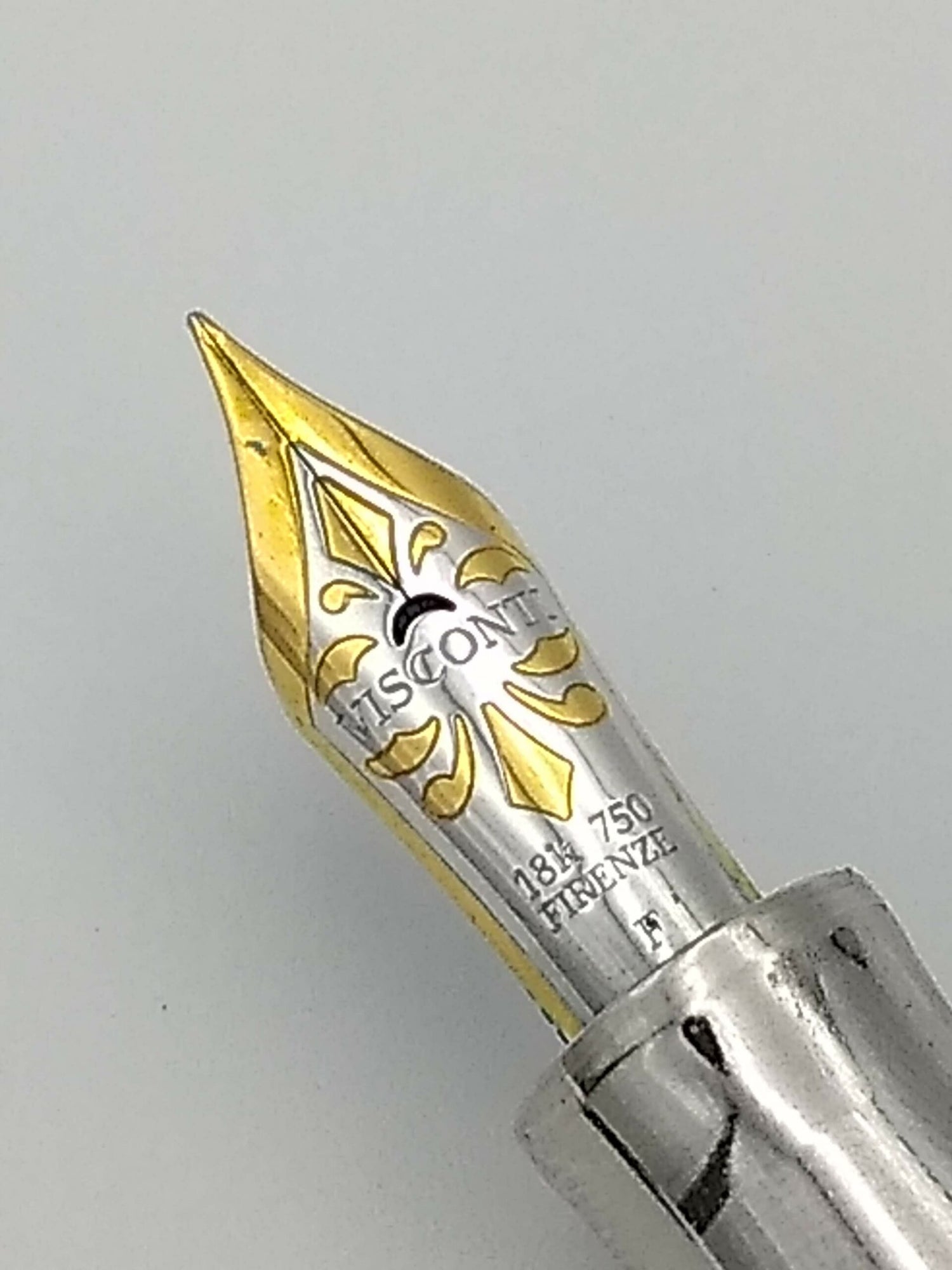 Visconti Opera Master Black & Silver - 18k Fine Nib