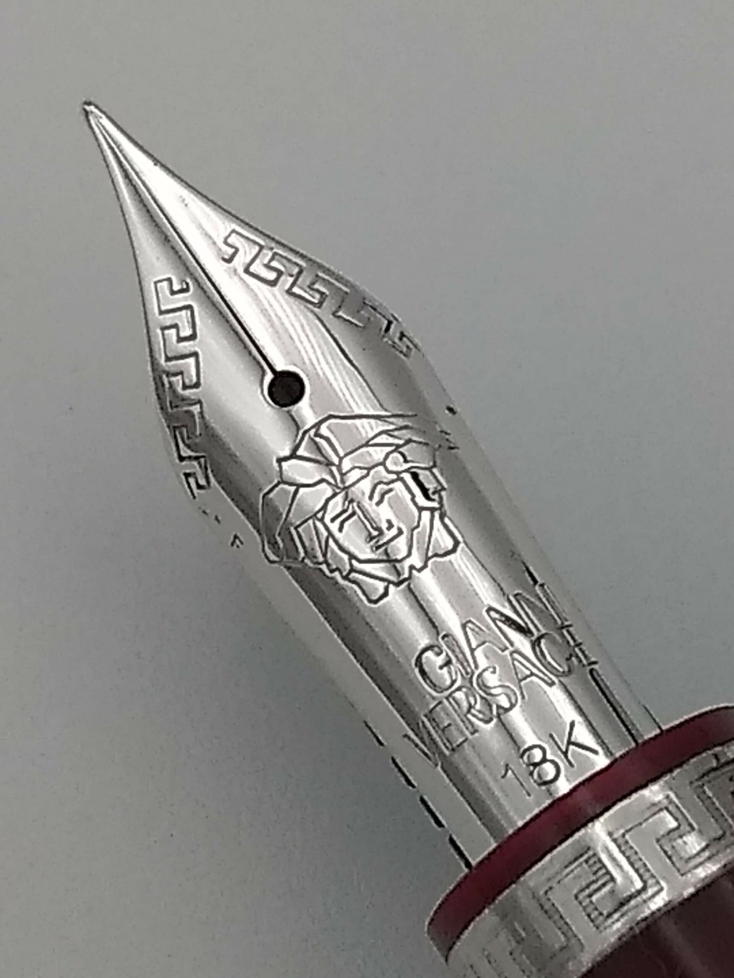 Omas Gianni Versaci Dark Red - 18k Fine Nib
