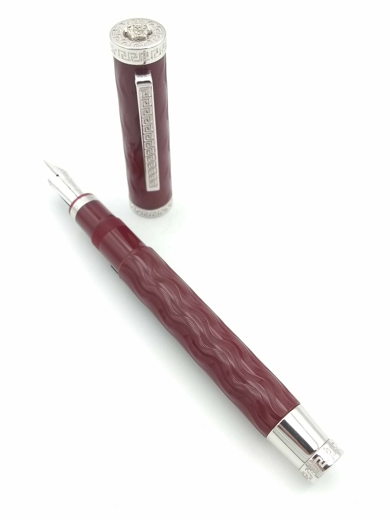 Omas Gianni Versaci Dark Red - 18k Fine Nib