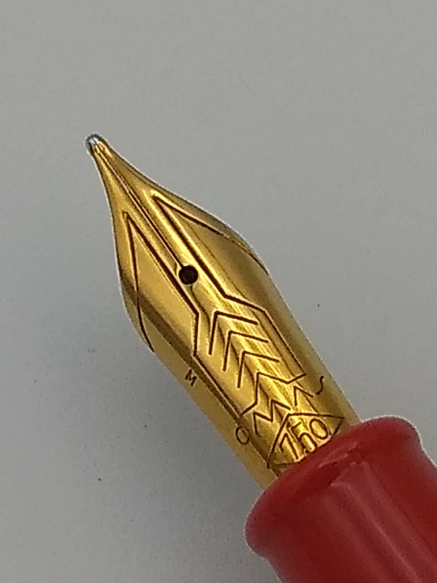 Omas 1997 Honk Kong Return to The Motherland Gold - 18k Medium Nib
