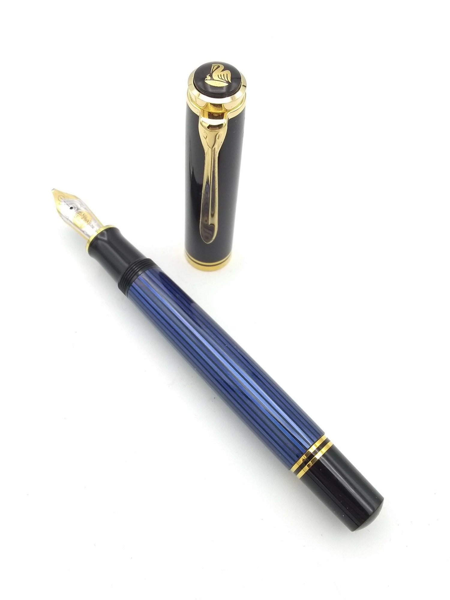 Pelikan M800 Blue Striated - 18k Italic Broad Nib