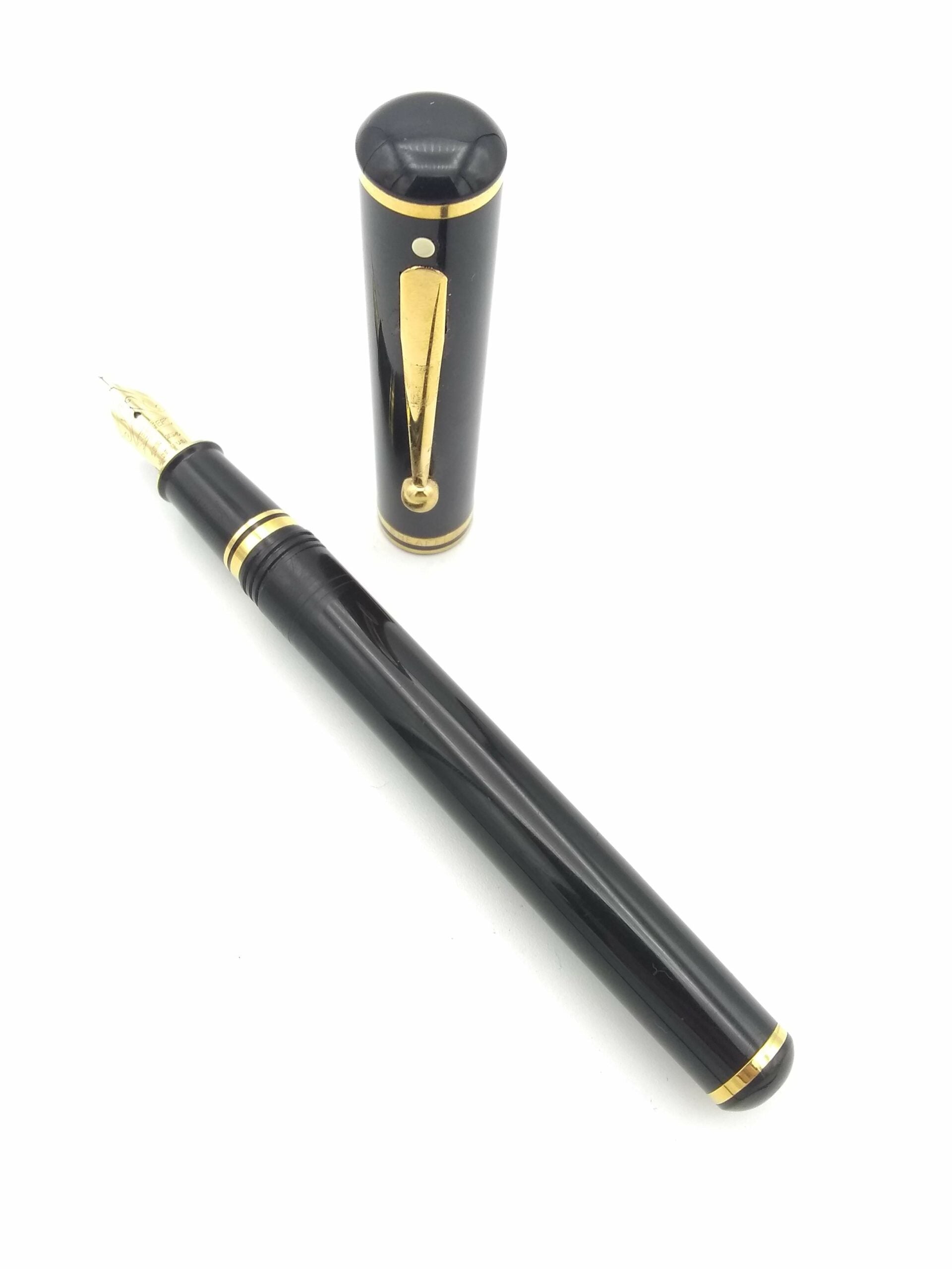 Sheaffer Connaisseur 810 Black - 18k Fine Nib - Pen Realm