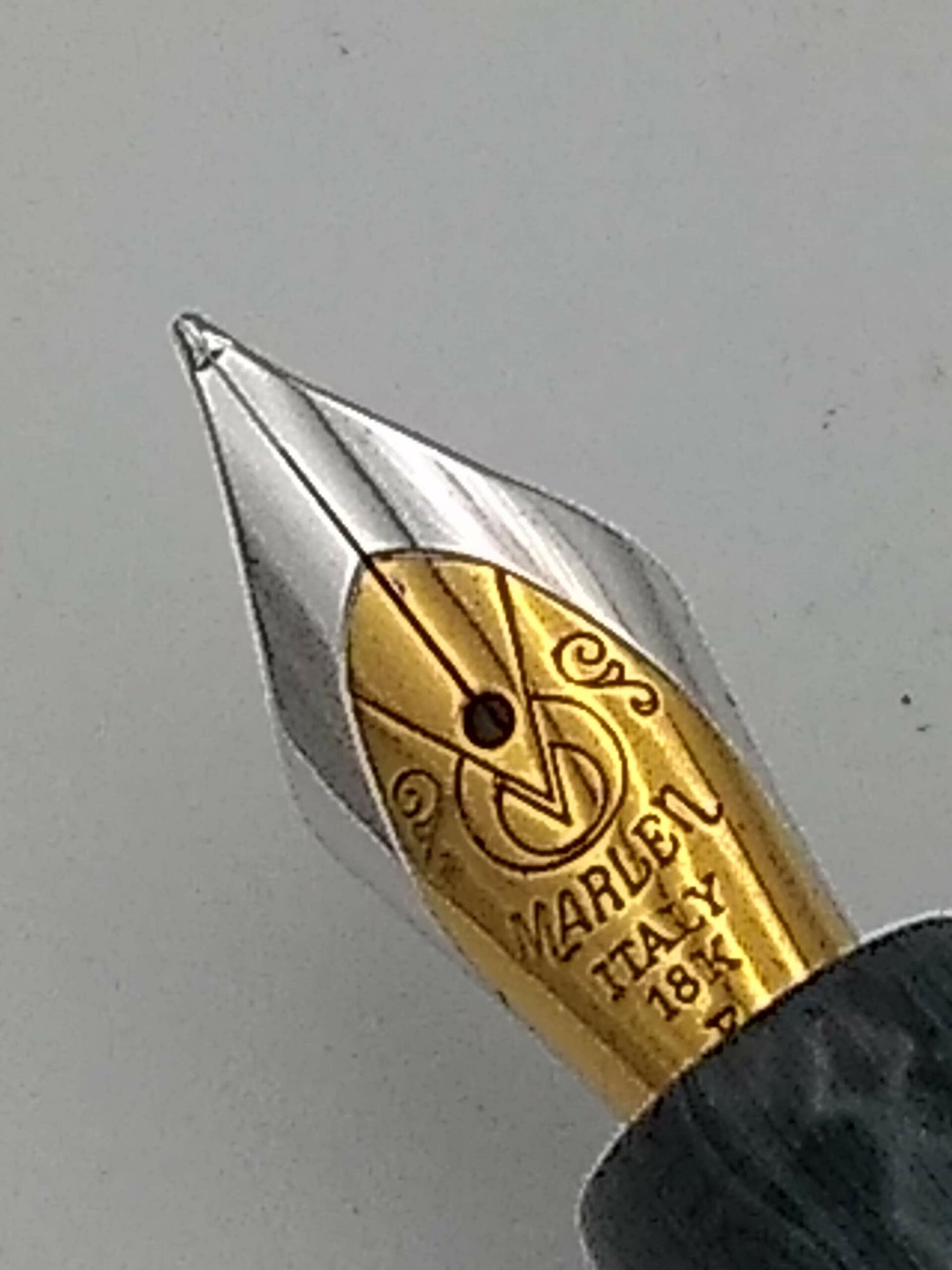 Marlen MACCUS Business Blue Ebonite - 18k Fine Nib