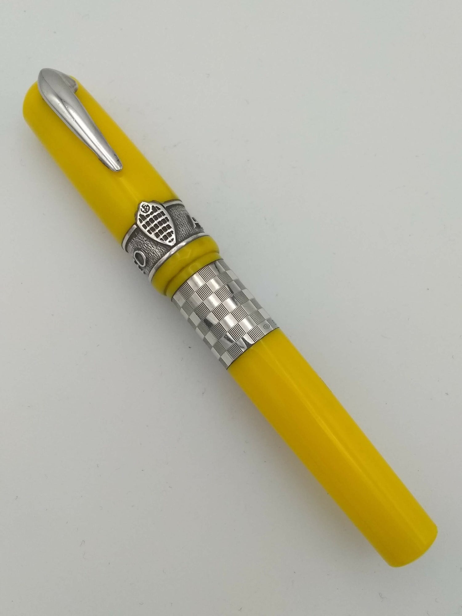 Delta Alfa Romeo Yellow - 18k Medium Nib