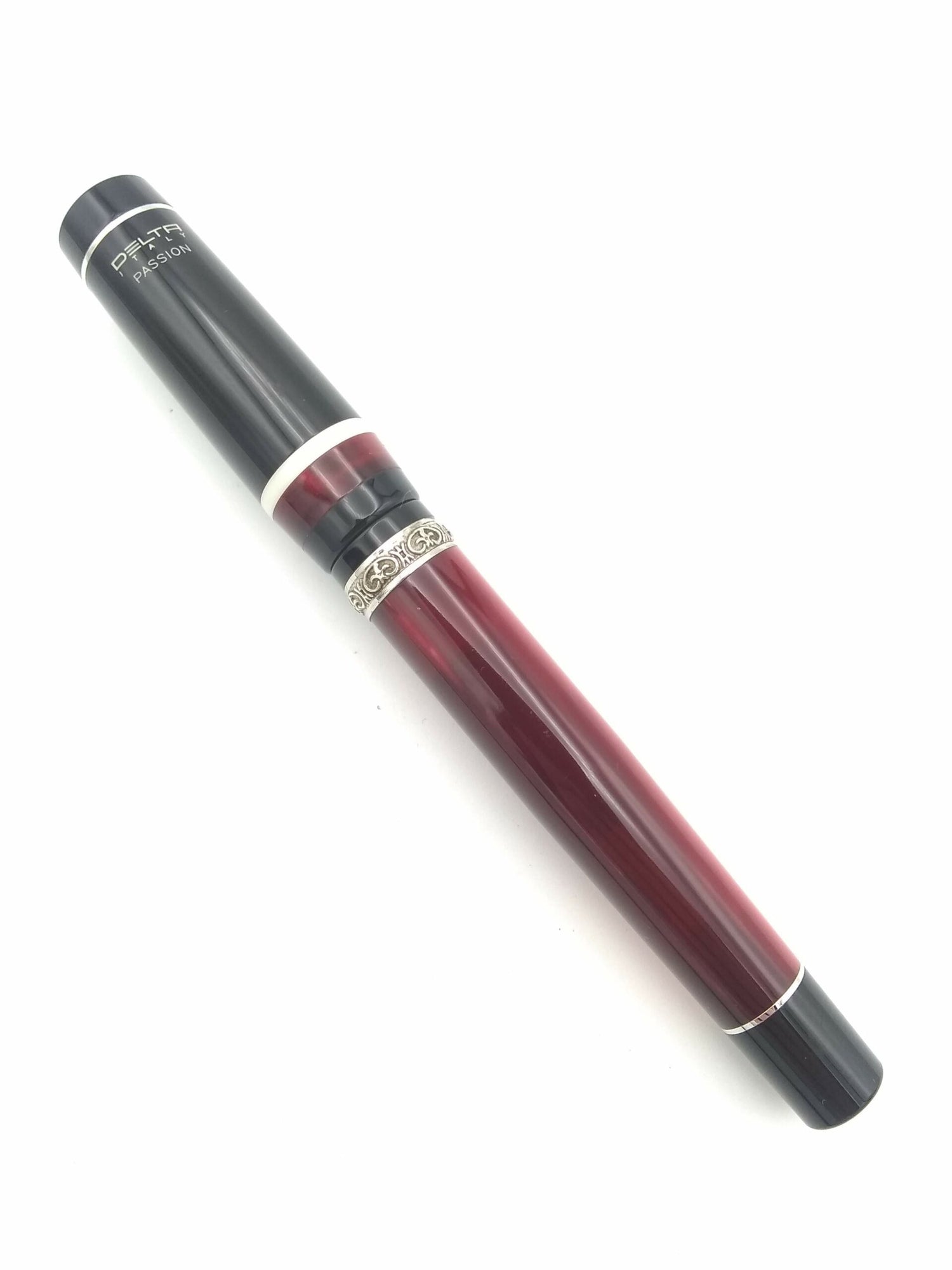 Delta Passion Red & Black - 14k Stub Nib